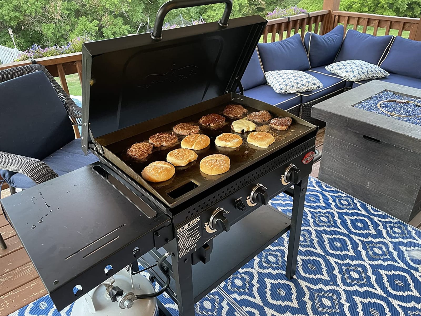 Char-Griller Flat Iron 3-Burner Propane Gas Flat-Top Griddle with Steel Griddle Top, Hinged Lid and Wind Guards, 520 Cooking Square Inches customer photo 1