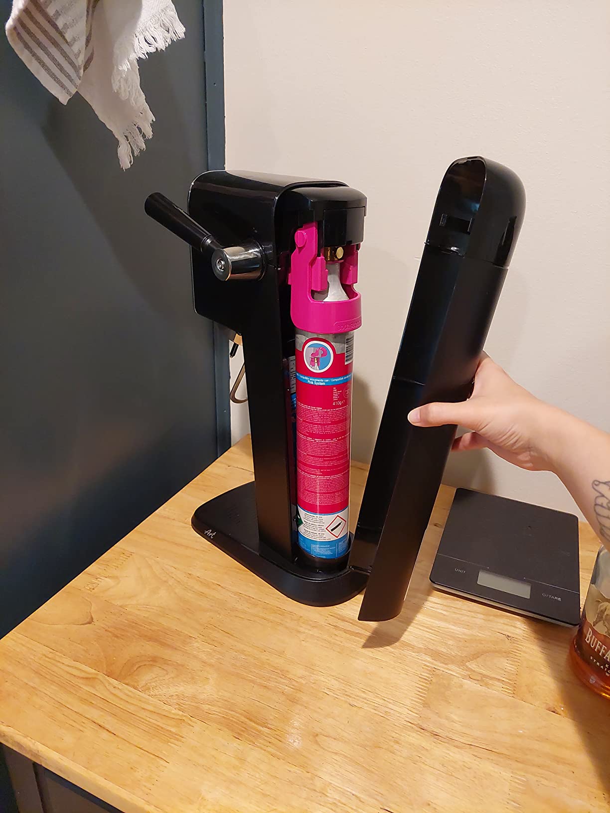 SodaStream ART Sparkling Water Maker, Value Bundle, Soda Maker, Includes 2 Quick Connect 60L CO2 Cylinders, 2 Dishwasher Safe BPA Free Bottles, 2 bubly Flavor Drops, Make your own Pepsi, Black customer photo 1