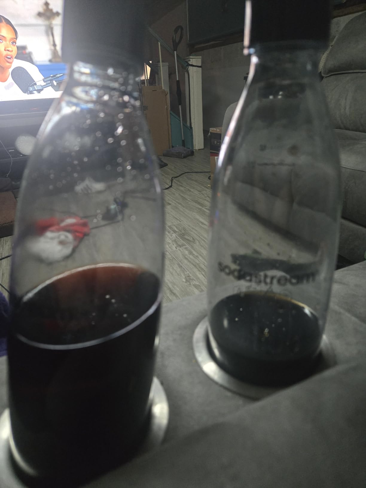 SodaStream ART Sparkling Water Maker, Value Bundle, Soda Maker, Includes 2 Quick Connect 60L CO2 Cylinders, 2 Dishwasher Safe BPA Free Bottles, 2 bubly Flavor Drops, Make your own Pepsi, Black customer photo 2