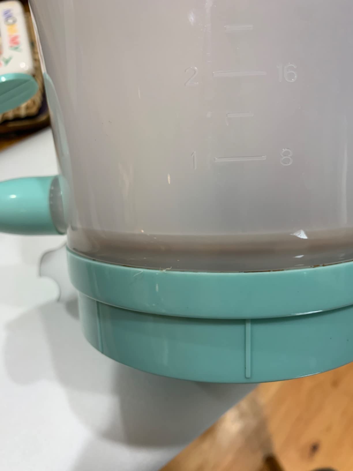 Nostalgia 32 Oz Frother and Hot Chocolate Maker, Warm or Cold Milk Foam, Includes Cocoa Bomb Mold customer photo 1