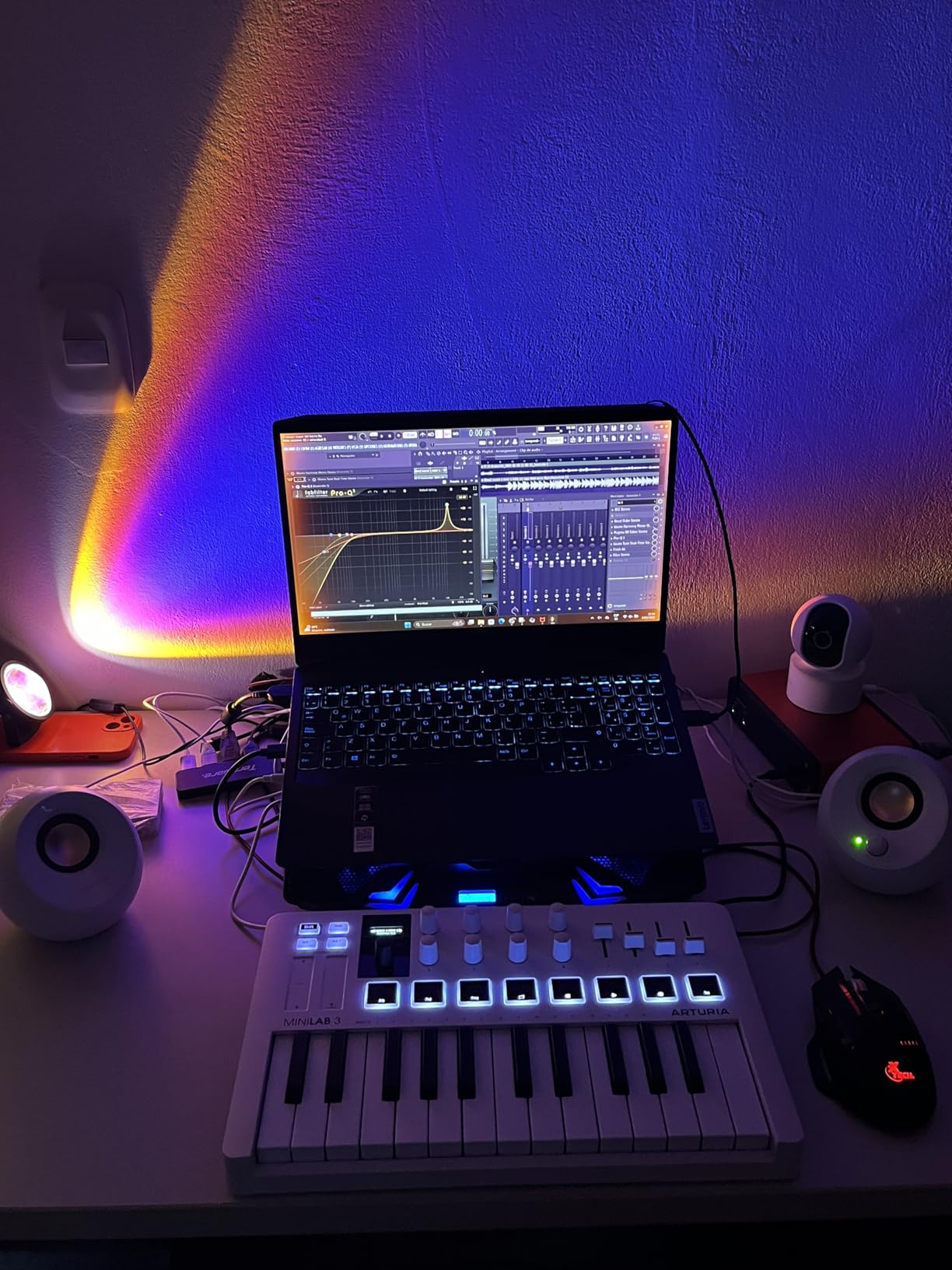 Arturia MiniLab 3 Universal MIDI Controller, White | All in One Software Package, 25 Keys, 8 Multi-Color Pads, White customer photo 1