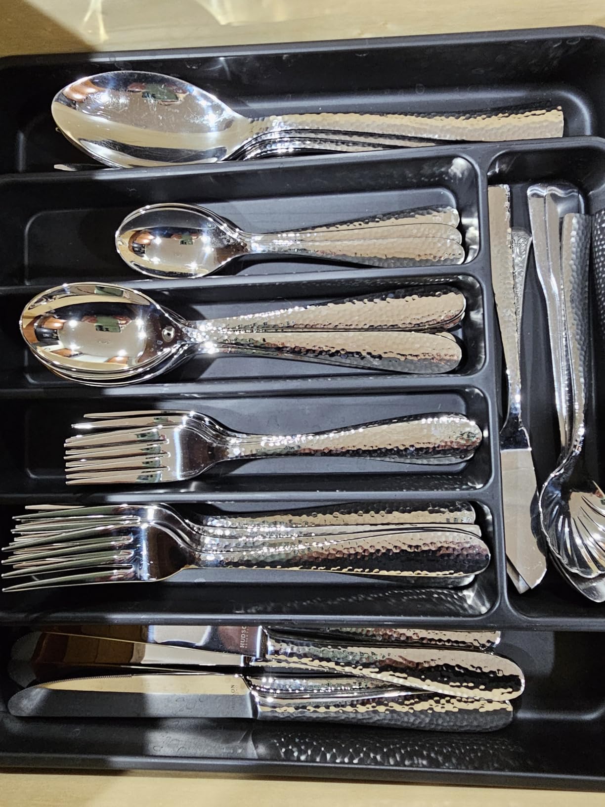 Hudson Essentials Premium 40 Piece Hammered Silverware Set, 18/10 Stainless Steel, Fine Flatware Service for 8 - Dishwasher Safe Bergamo Cutlery customer photo 2