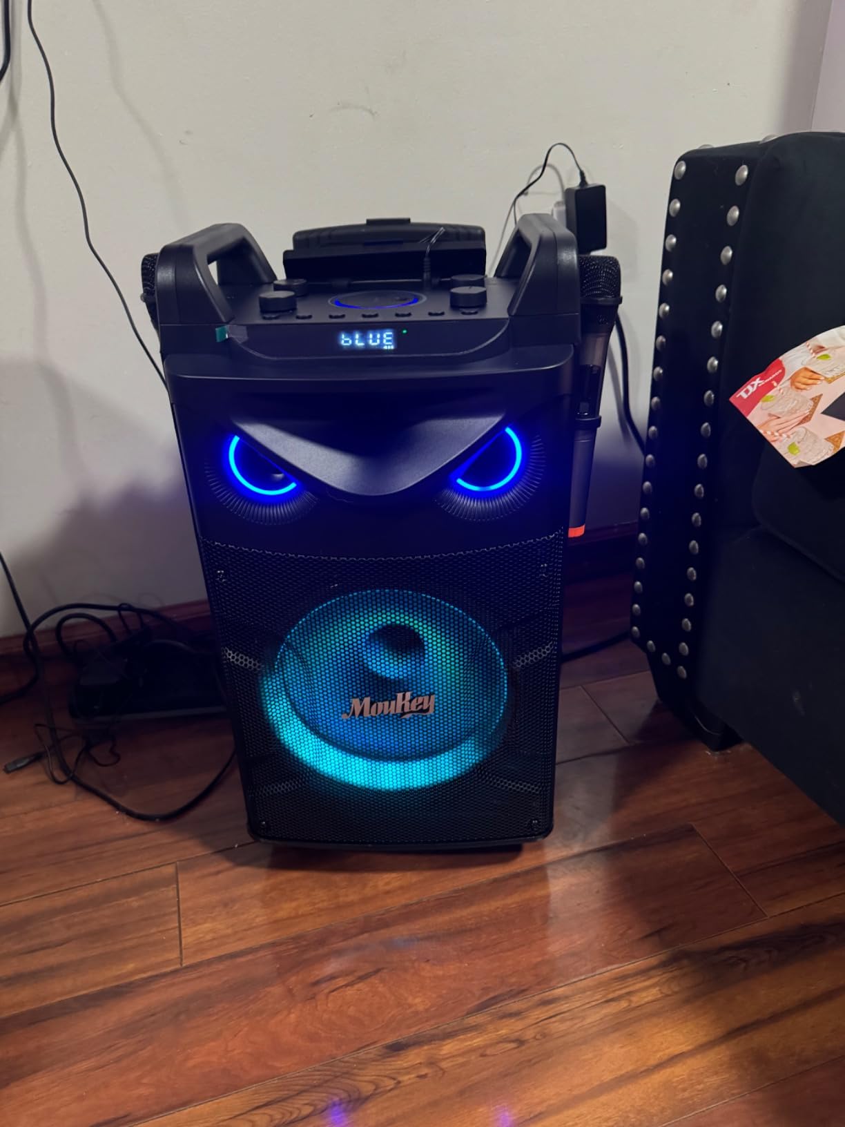 Moukey Karaoke Machine, 10