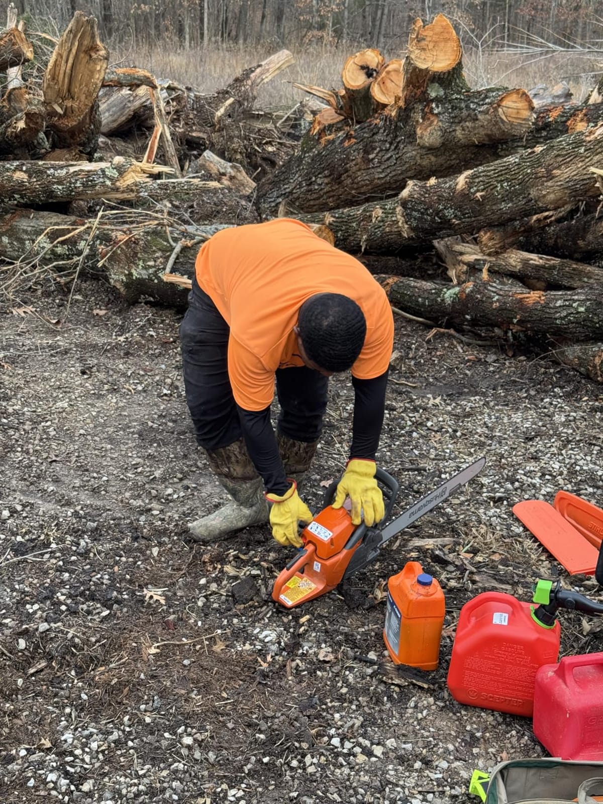 Husqvarna 460 Rancher Gas Powered Chainsaw, 60.3-cc 3.6-HP, 2-Cycle X-Torq Engine, 24 Inch Chainsaw with Automatic Adjustable Oil Pump, For Wood Cutting, Tree Trimming and Land Clearing, Gifts For Men customer photo 1