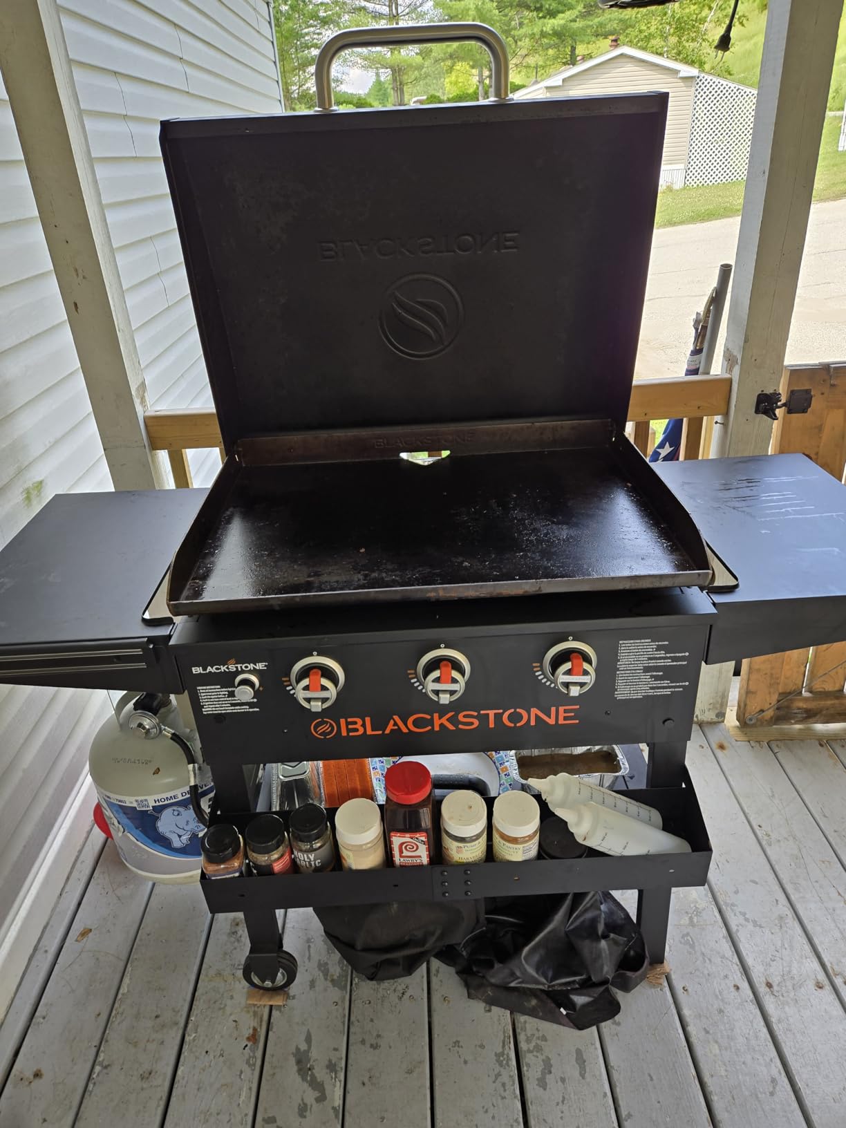 Blackstone 2080 Original 3-Burner XL Griddle 28 Inch with Hood and Side Shelves Outdoor Flat Top Grill customer photo 1