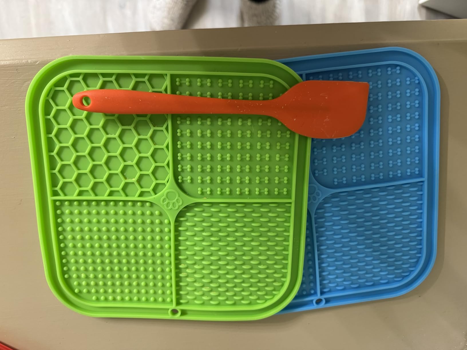Honomastry Lick Mat for Dogs, Premium Lick Pad with Suction Cups for Dog Anxiety Relief, Slow Feeder Dog Bowls, Bathing, Grooming and Training. customer photo 1