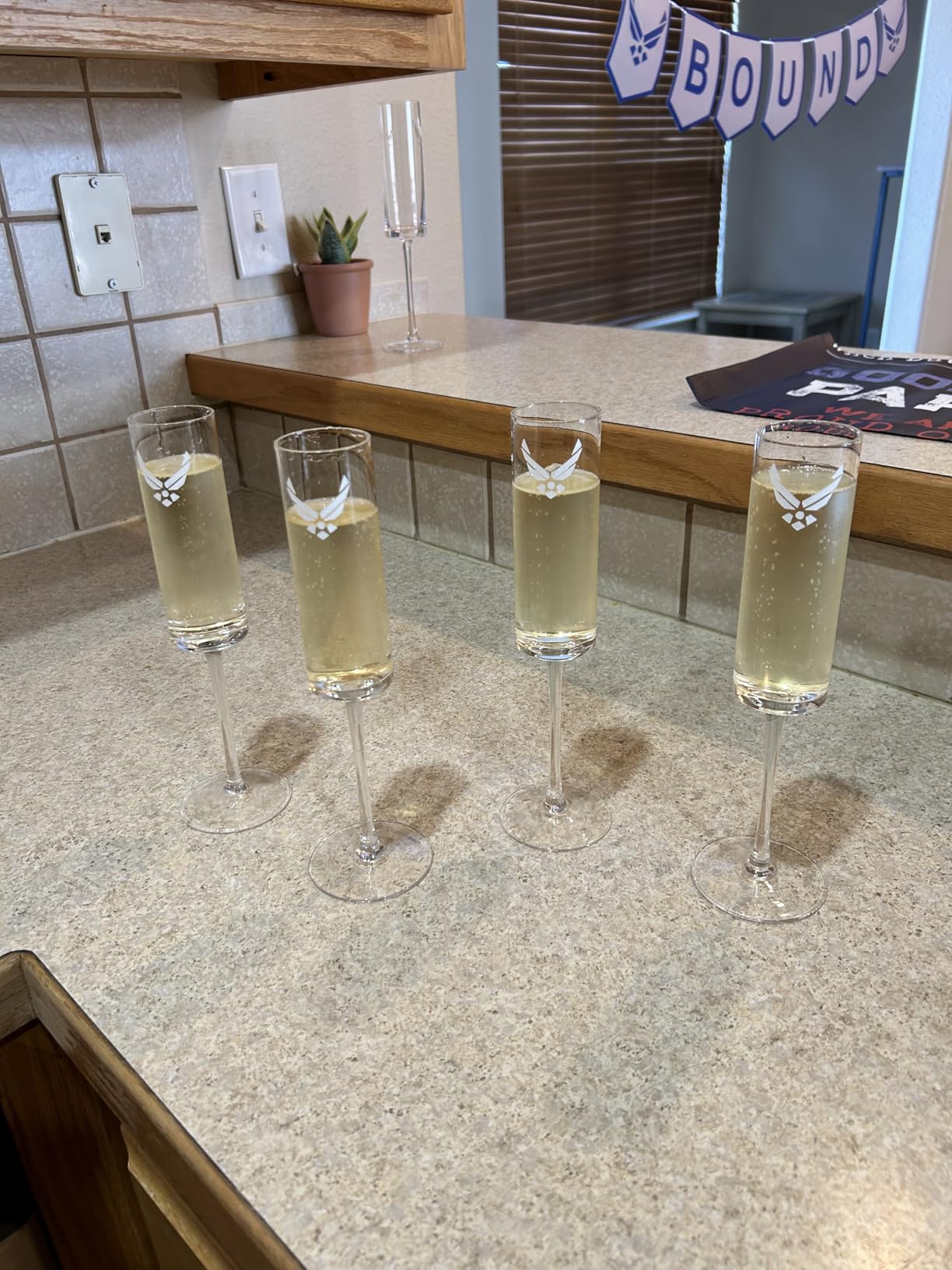 BACLIFE Crystal Champagne Flutes Set of 6 - Hand Blown Champagne Glasses With Long Stem - 6.5 oz Elegant Sparkling Wine Stemware - Unique Gift for Christmas Day, Birthday, Wedding - Clear customer photo 2