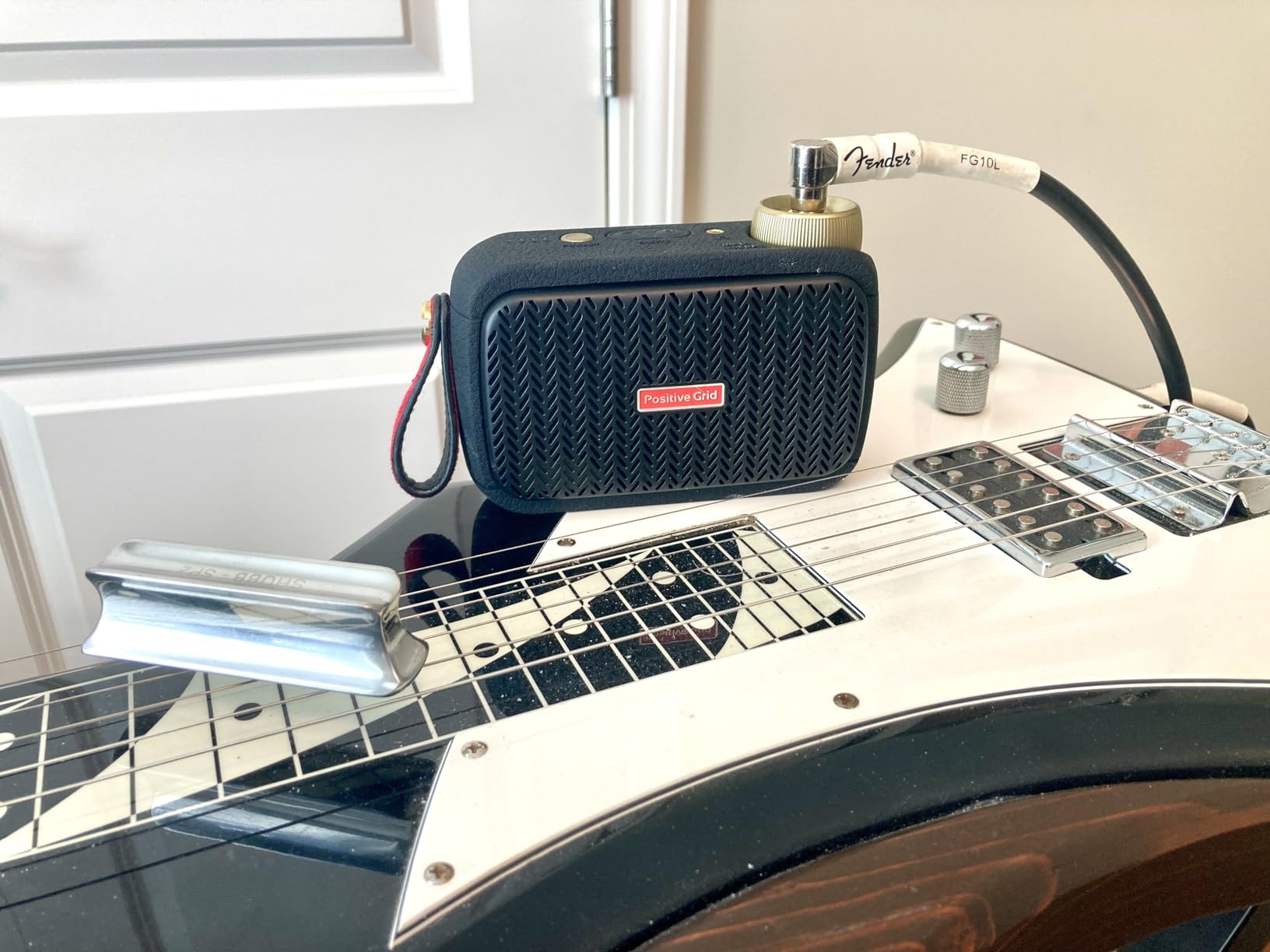 Positive Grid Spark GO 5W Ultra-Portable Smart Guitar Amp & Speaker | Ultra-portable amp & Bluetooth speaker in one. 33 amps, 43 effects, 100k+ tones, Spark AI, Smart Jam, up to 8-hr battery. customer photo 1