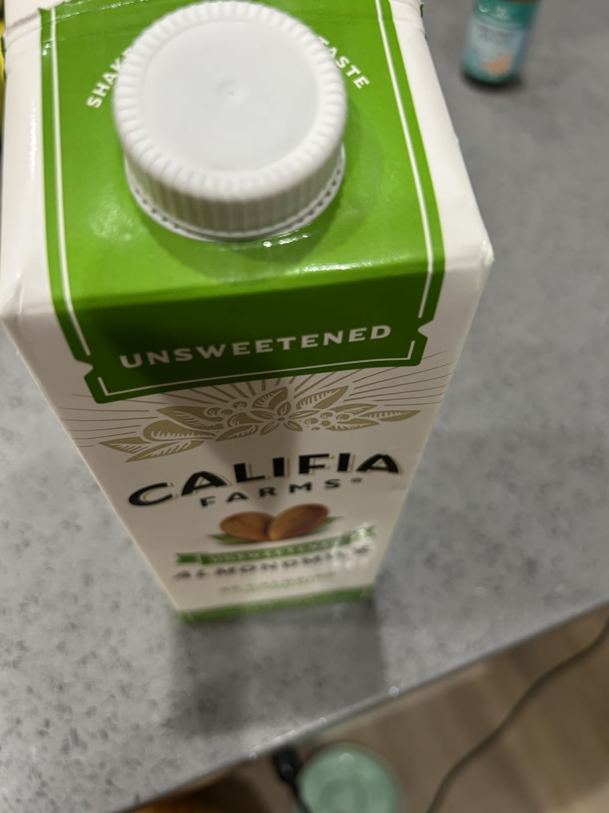Califia Farms - Coconut Barista Blend Coconut Milk, 32 oz (Pack of 6), Shelf Stable, Dairy Free, Plant Based, Vegan, Gluten Free, Non GMO, Creamer customer photo 1