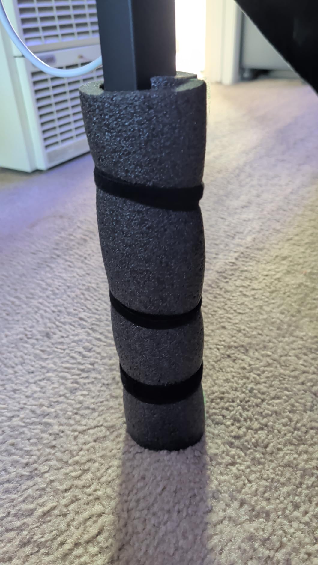 Duck Brand Foam Pipe Covers, Pipe Insulation Foam Tubes for Hot and Cold Water Pipes, Pre Slit and Self Sealing Adhesive Edge, 0.75 in. x 1 Ft., 6 Sticks Per Package, 6 Feet Total, Black customer photo 1