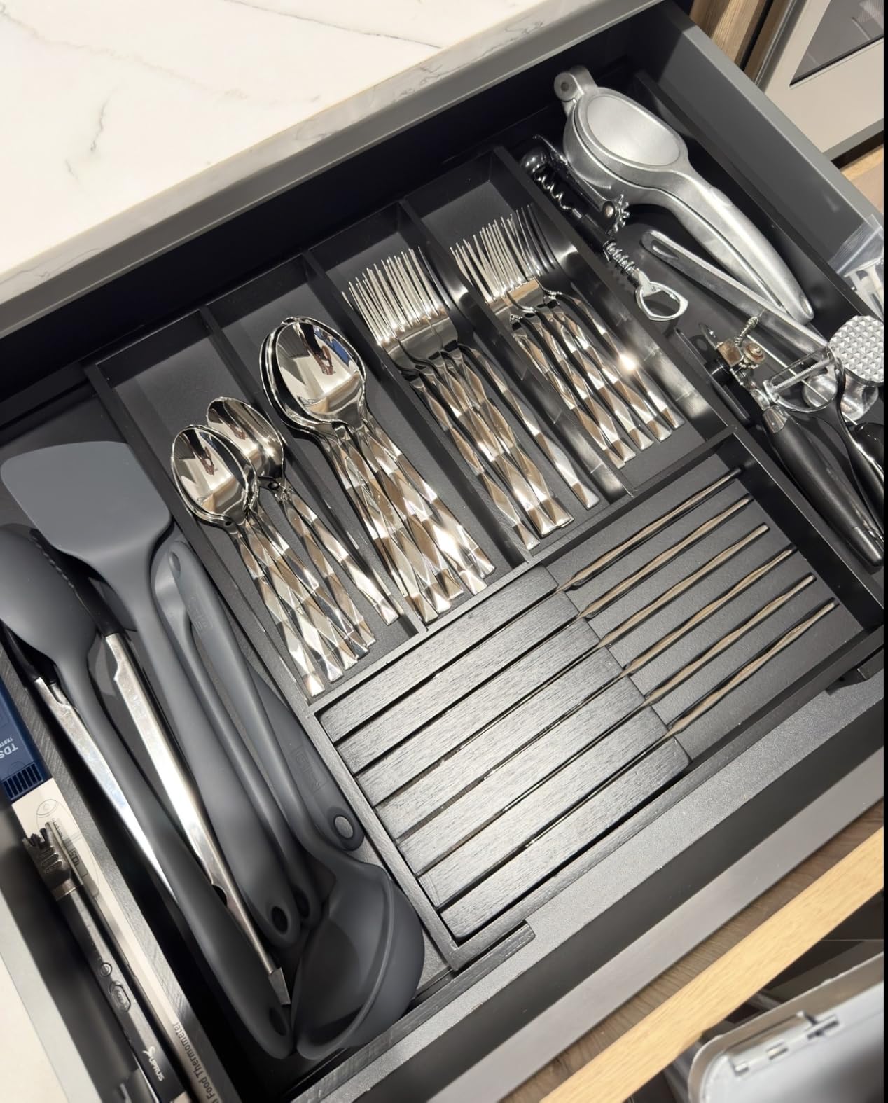 40 Piece 18/10 Silverware Set, Stainless Steel Flatware Cutlery Set for 8, KINGSTONE Luxury Silverware with Diamond Cut Pattern, Mirror Polished Utensils, Dishwasher Safe customer photo 1