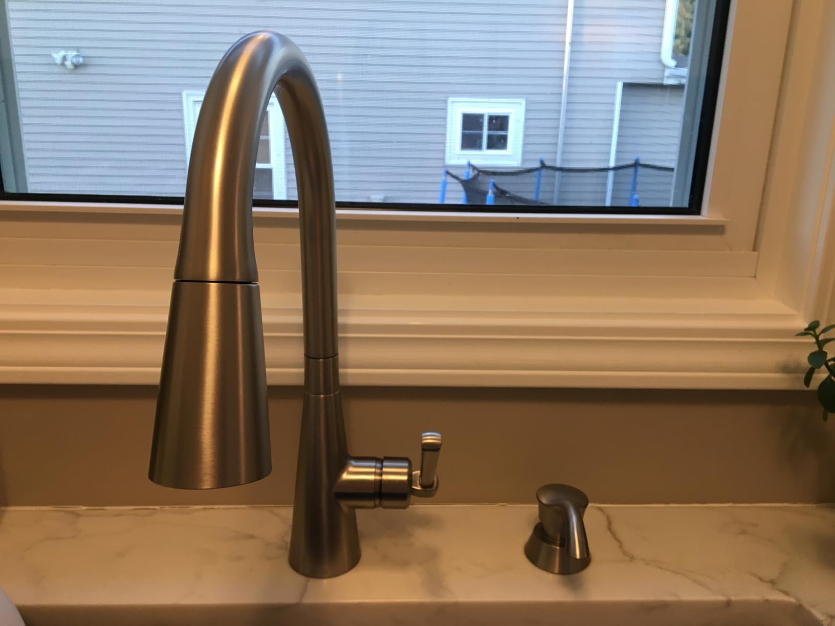 Delta Faucet Boyd Kitchen Faucet with Soap Dispenser, Pull Down Sprayer Brushed Nickel, Magnetic Docking Spray Head, SpotShield Stainless 19893Z-SPSD-DST customer photo 2