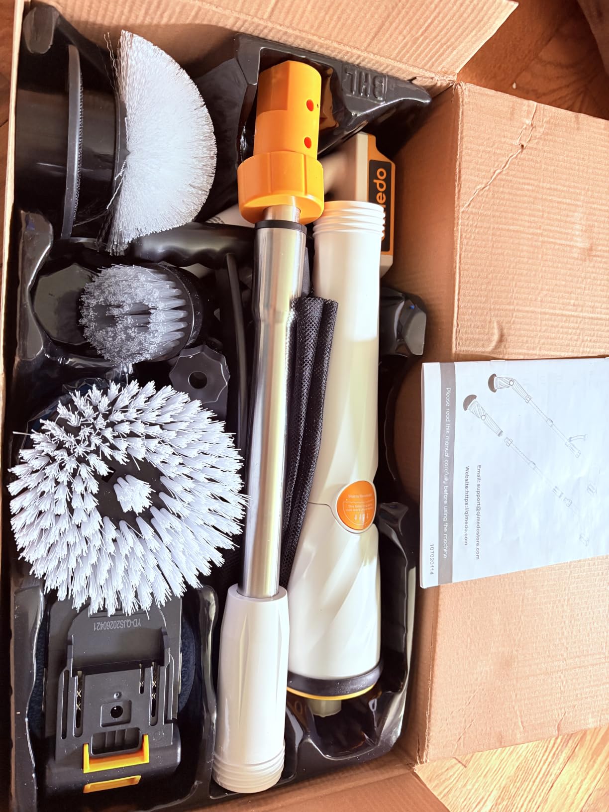 Qimedo Electric Spin Scrubber Q2, 4000mAh Battery, 1500RPM High Power | Floor Scrubber Machine with Long Handle, Cordless Cleaning Brush, 8 Brush Heads and Smart Display for Showers, Tubs and Tile customer photo 2
