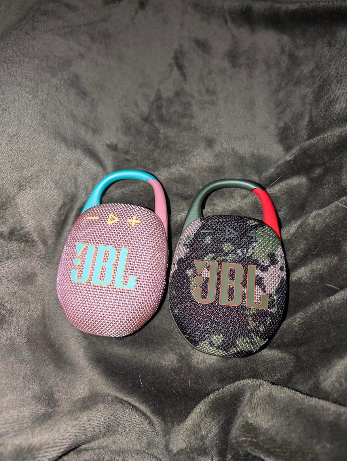JBL Clip 5 - Ultra-Portable Waterproof Speaker - Camo | Ultra-portable JBL Pro Sound, Redesigned carabiner, Up to 12 hours of playtime plus 3 hours with Playtime Boost customer photo 1