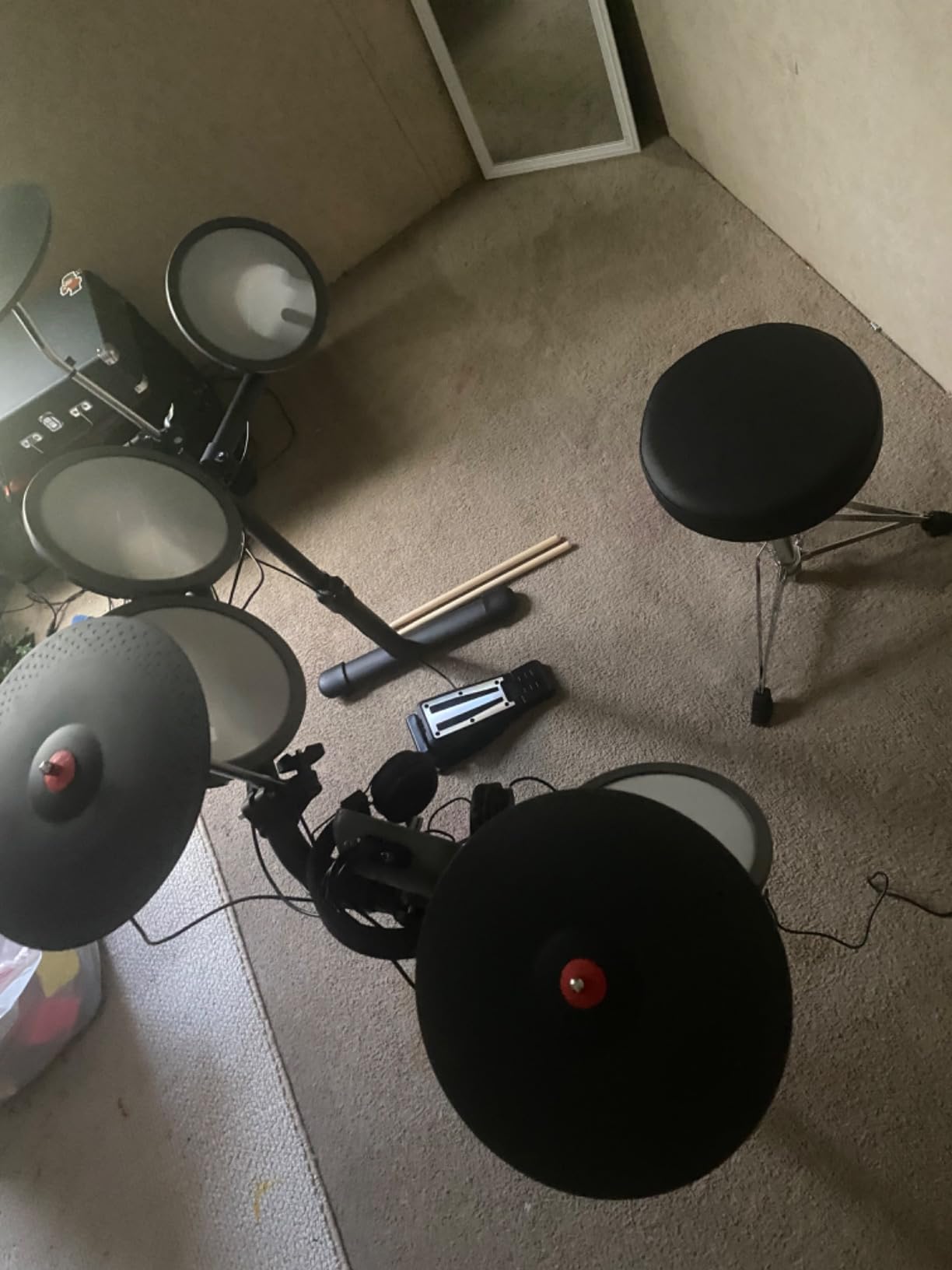 HAMPBACK MK-0 Electric Drum Set with 7'' Quiet Mesh Drum Pads, 8'' Full Rubber Cymbals, 12 Kits and 68 Authentic Sounds customer photo 1