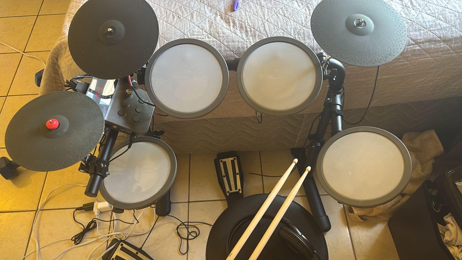 HAMPBACK MK-0 Electric Drum Set with 7'' Quiet Mesh Drum Pads, 8'' Full Rubber Cymbals, 12 Kits and 68 Authentic Sounds customer photo 2