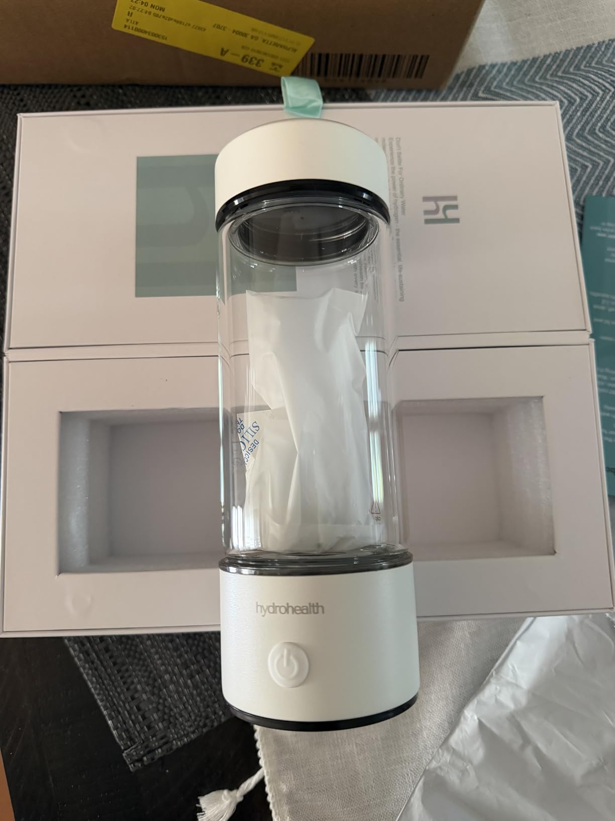 Hydrohealth Hydrogen Water Bottle for Kidney, Liver, Heart & Gut Health | 1600PPB with Advanced SPE/PEM Technology Filter | Rechargeable & Portable | Increase Energy, Strength & Metabolism - Pack of 1 customer photo 1