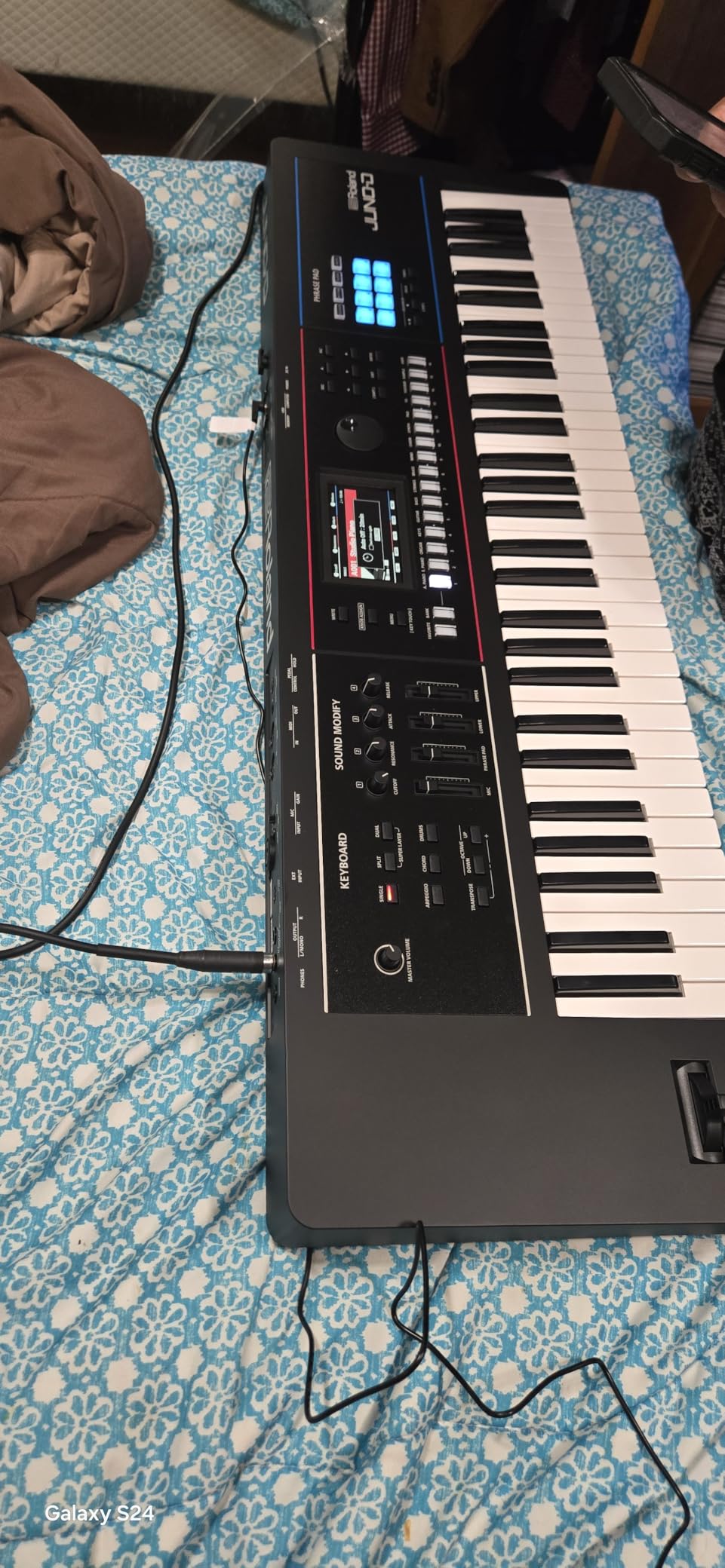 Roland JUNO-D6 Synthesizer, 61-Note Keyboard | ZEN-Core Engine with Over 3800 Onboard Sounds, Intuitive Creative Tools, USB-C Audio/MIDI Interface for Mobile and Computers customer photo 1