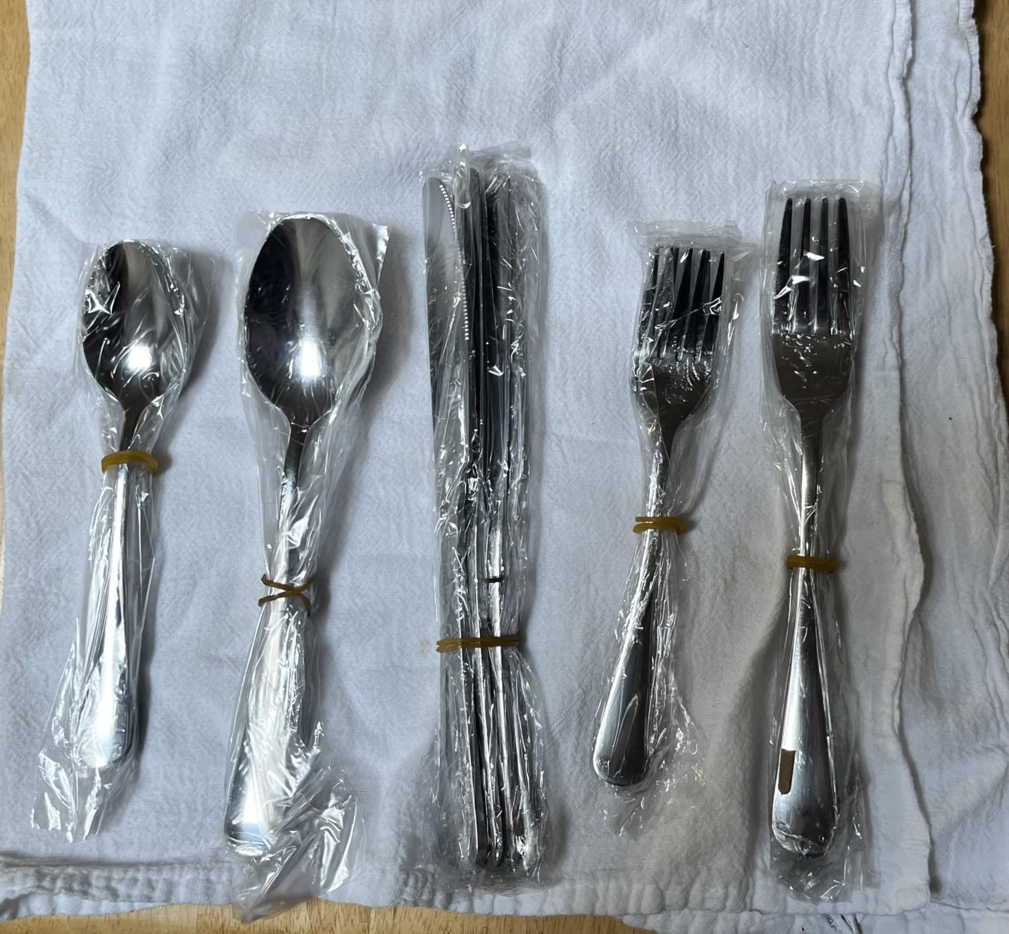 PHILIPALA 20 Piece Silverware Set, Stainless Steel Flatware Set for 4 Food Grade Novelty Flatware Cutlery Utensil Set Include Knife Fork Spoon Mirror Polished Dishwasher Safe customer photo 2