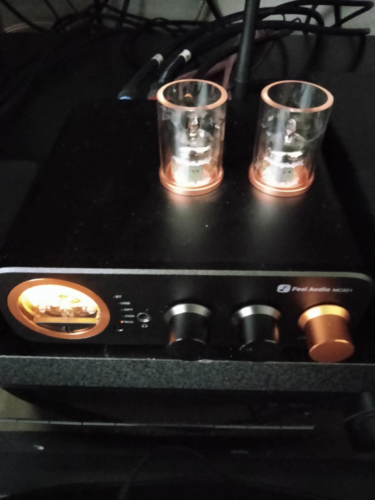 Fosi Audio MC331 Tube Integrated Amplifier with DAC, 2 Channel Home Audio Stereo Power Amp for HiFi Bookshelf Speakers/3.5mm Headphones, Vintage VU Meter Preamp with Bluetooth and USB/Opt/Coax/RCA customer photo 2