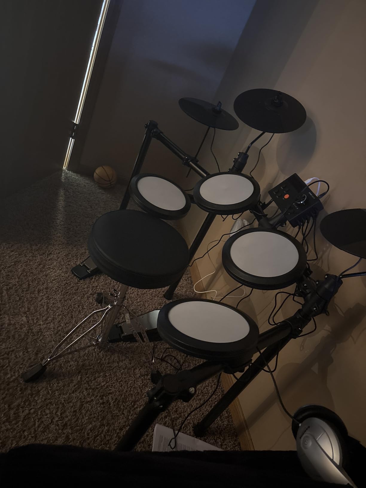 Donner Electric Drum Set, DED-70 Electronic Drum Kit for Beginner with 150 Sounds, 4 Quiet Mesh Pads, 9