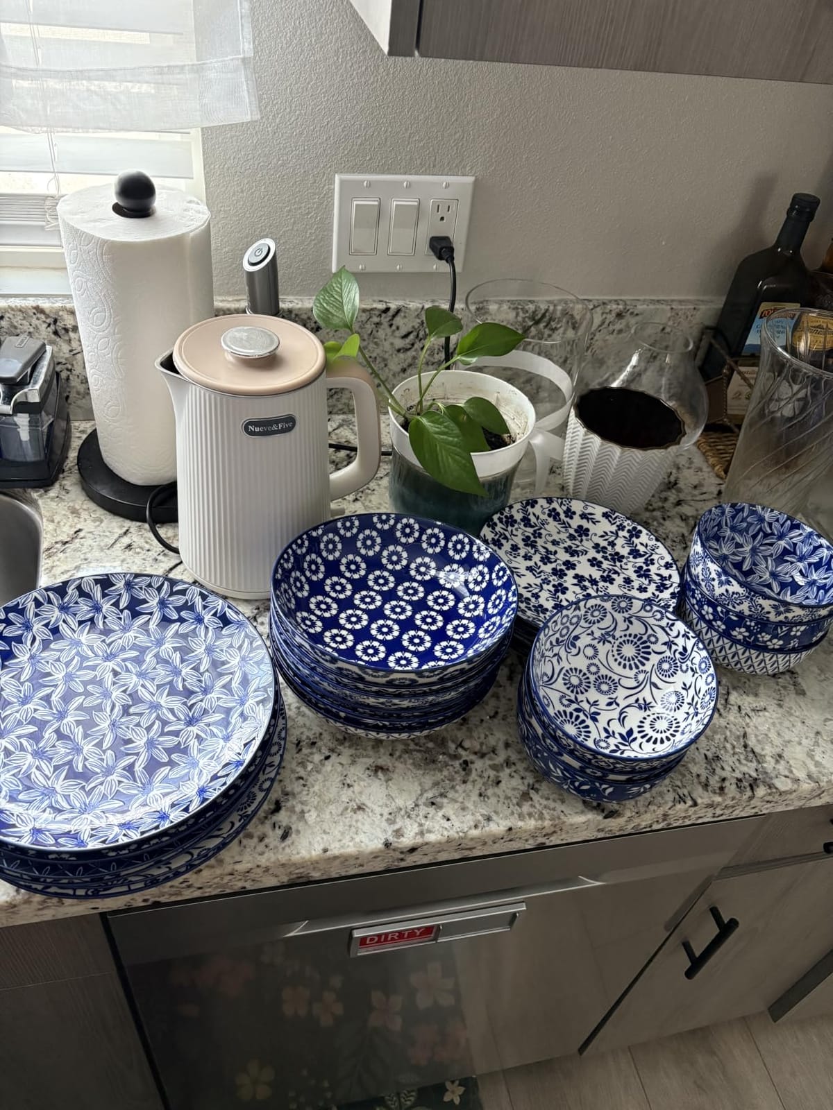 vancasso SELENE Plates and Bowls Set for 6, 24 Pieces Dinnerware Sets, Microwave and Dishwasher Safe Dishes Set, Porcelain Blue Dinnerware customer photo 1