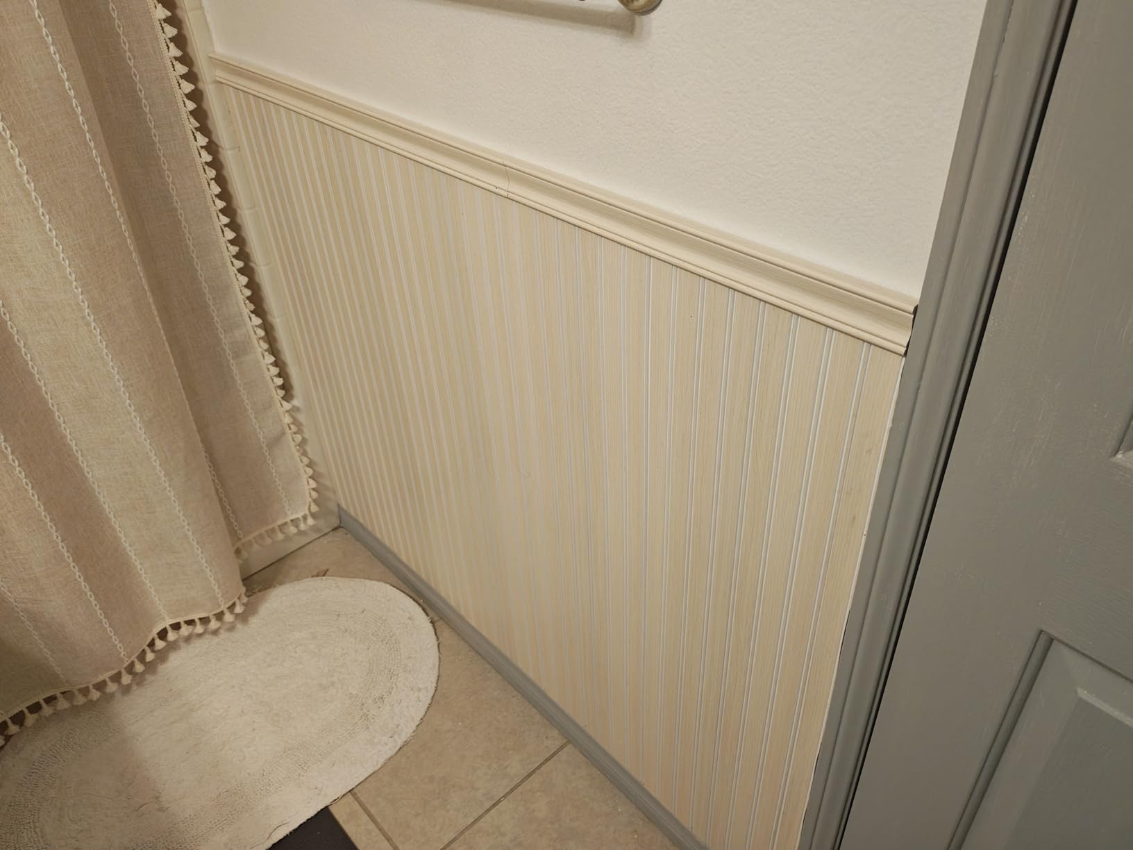 Art3d Beadboard Wainscoting Wall Panel Kit, 37.8 x 9.84 Inch, Matte White | 12-Piece Panels + 4 Edge Trims, 31 Sq.Ft. Coverage, Lightweight, Water-Resistant, Easy to Trim, for Living Room, Bedroom customer photo 1