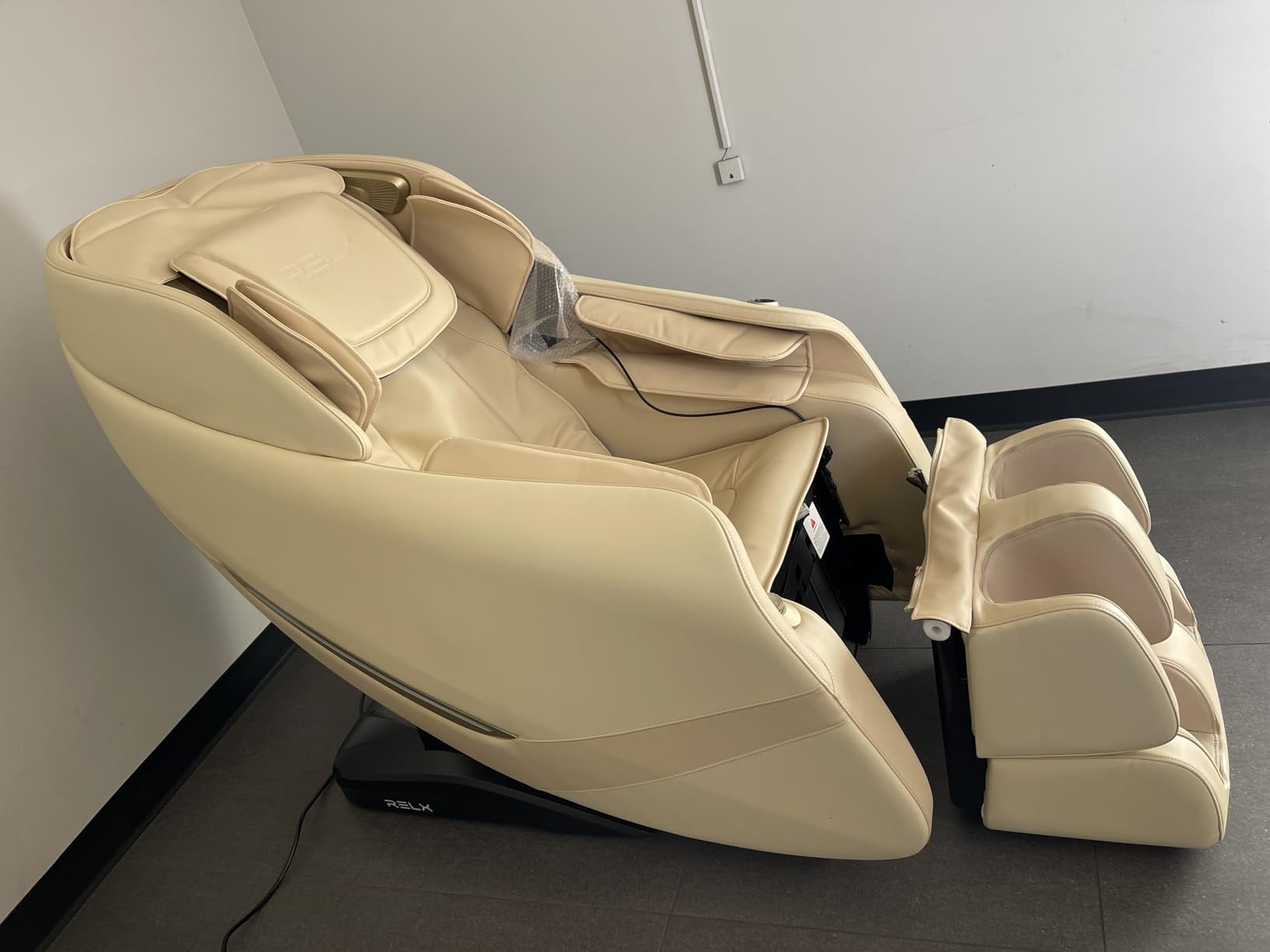RELX Massage Chair Full Body, Zero Gravity, Airbag Shiatsu, SL-Track, Beige | Zero Gravity Massage Chair with 13 Modes, Body Scan, Foot Massage with Extendable Calf Rest, Heating, Yoga, AI Control customer photo 2