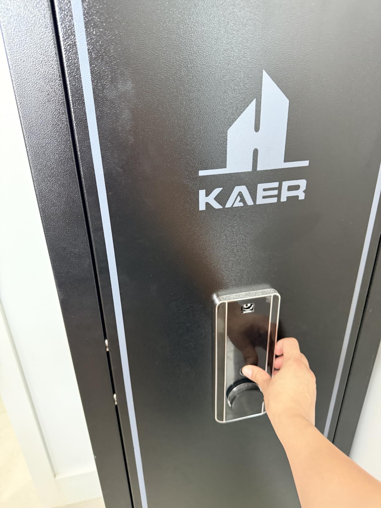 KAER Biometric Gun Safe Rifle, Gun Safes for Rifles and Pistols Holds 14-15 Firearms with Adjustable Racks & Pistol Storage, Fingerprint Keypad Lock Gun Cabinet for Home & Hunting for Enthusiasts customer photo 2