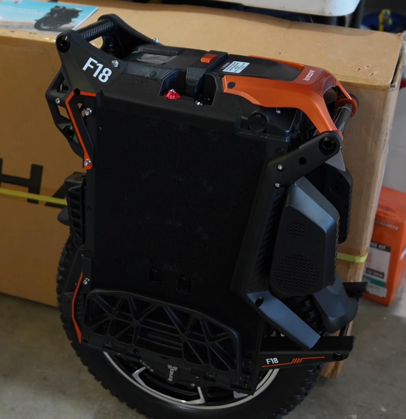 King Song F18 Electric Unicycle, 5000W Motor, 2664Wh Battery (UL2272) | 20-inch suspension unicycle with 2664Wh Samsung 50S battery, 5000W motor, up to 93-mile range and 100mm travel customer photo 2