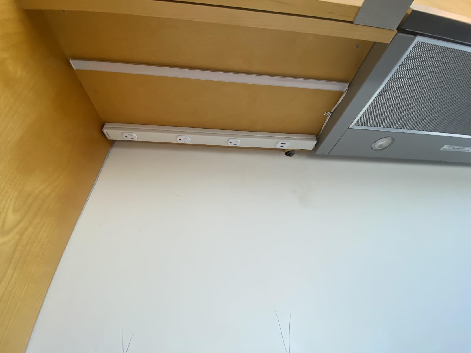 SURAIELEC 24 in Hardwired Under Cabinet Power Strip with USB-A & USB-C customer photo 2