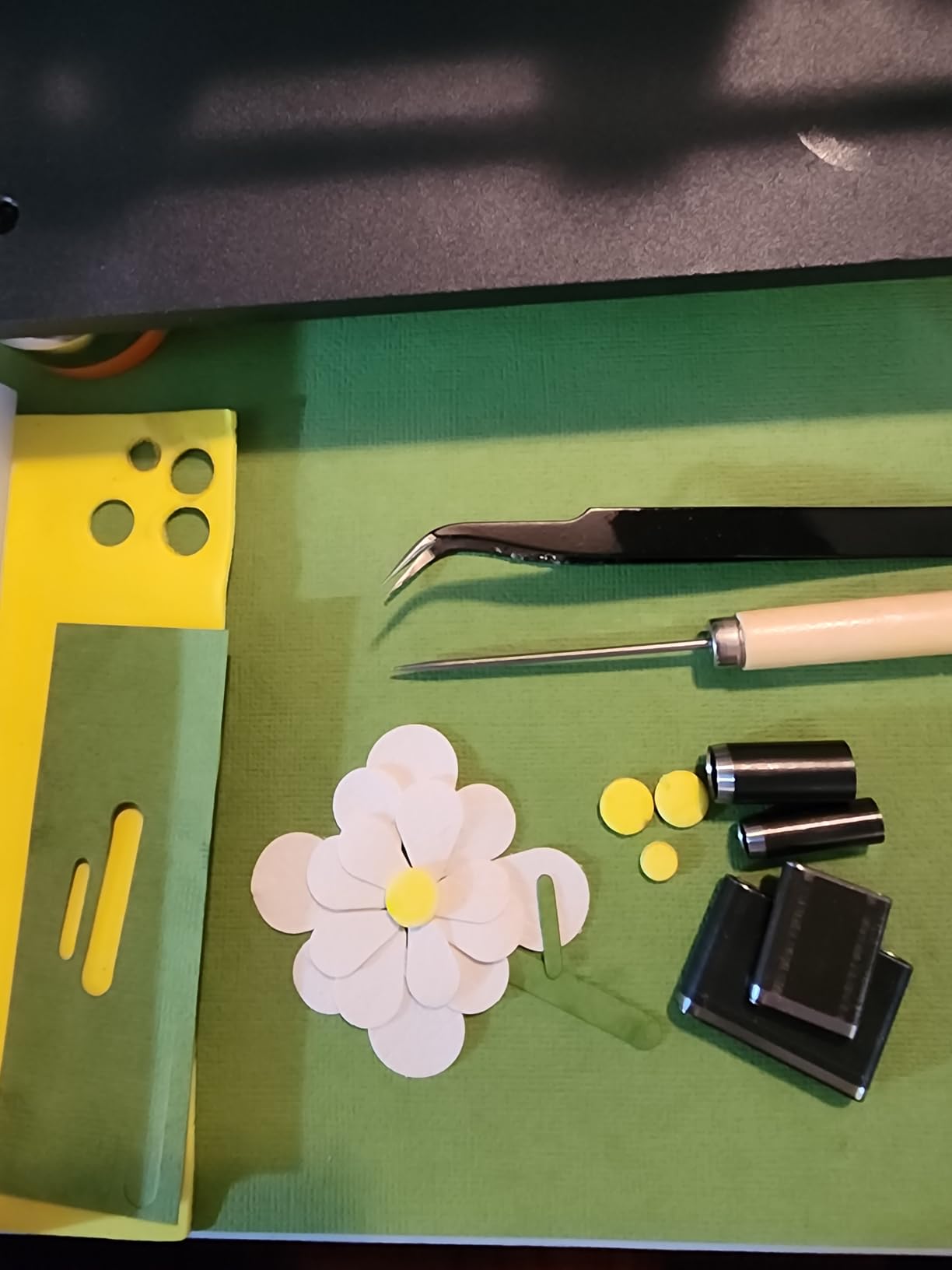 Leather Cutting Machine 1.8 Ton, Portable Manual Press Die Cutter Dual Guide Shafts Die Cut Machine with 39-Piece Professional Hole Punch Kit for Leather, Fabric, Plastic & More - DIY Craft Essential customer photo 2