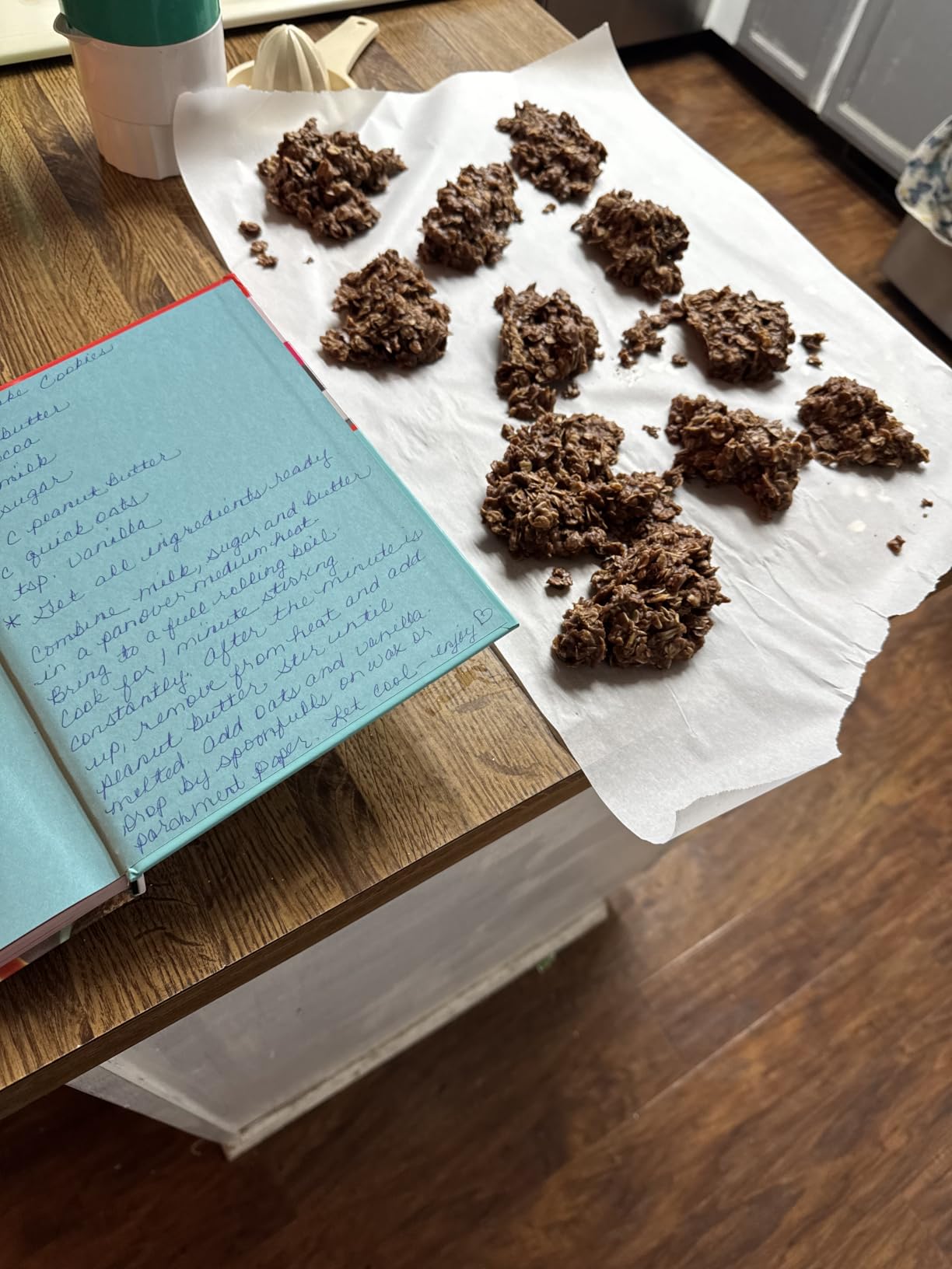 The Complete Baking Book for Young Chefs: 100+ Sweet and Savory Recipes that You'll Love to Bake, Share and Eat! customer photo 1
