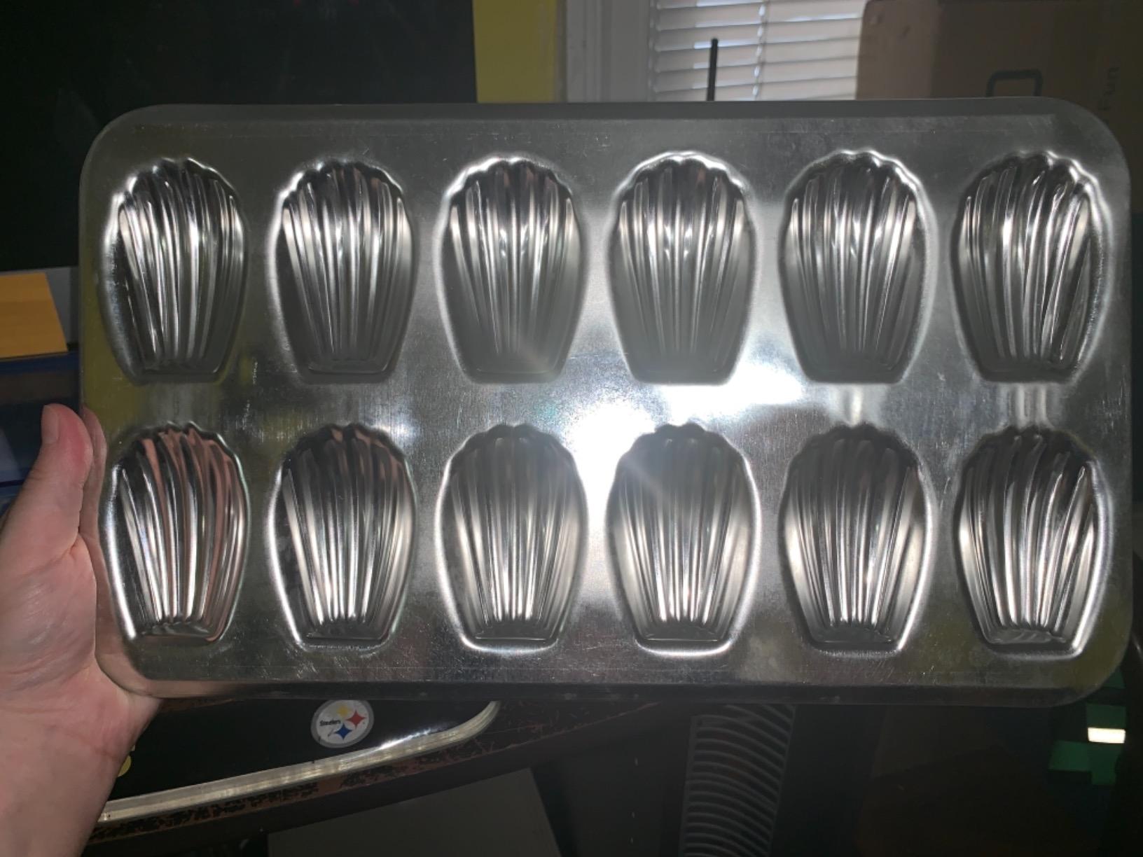 Gobel - Non-Stick Madeleine Pan, 12 Shells, 15.6 x 7.9 in customer photo 1