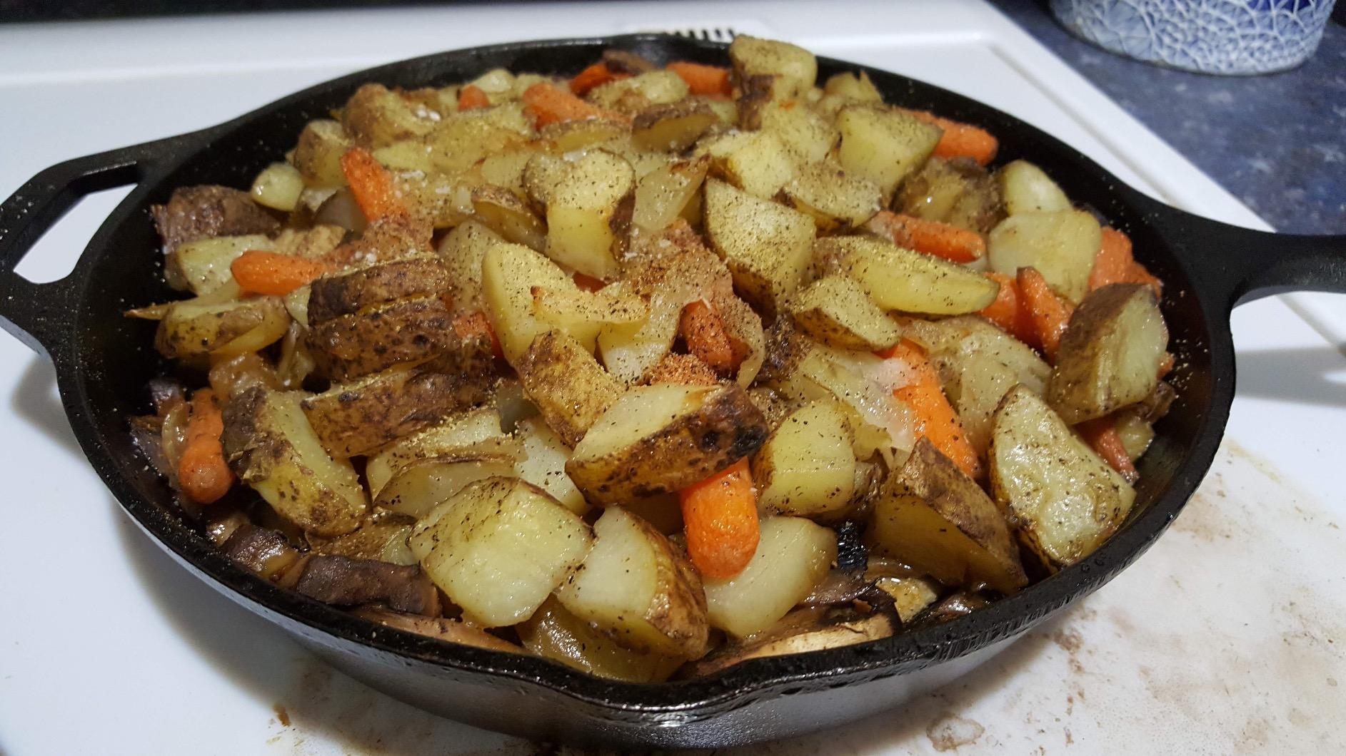 Lodge Pre-Seasoned Cast Iron Skillet, PFAS-Free, 12 Inches customer photo 1