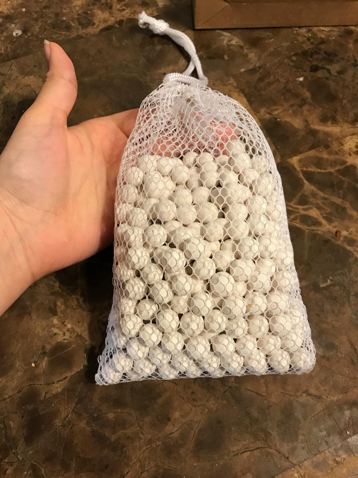 R&M Ceramic Pie Weights 1 lb – Reusable Baking Weights for Blind Baking Pie Crusts with Mesh Storage Bag customer photo 1