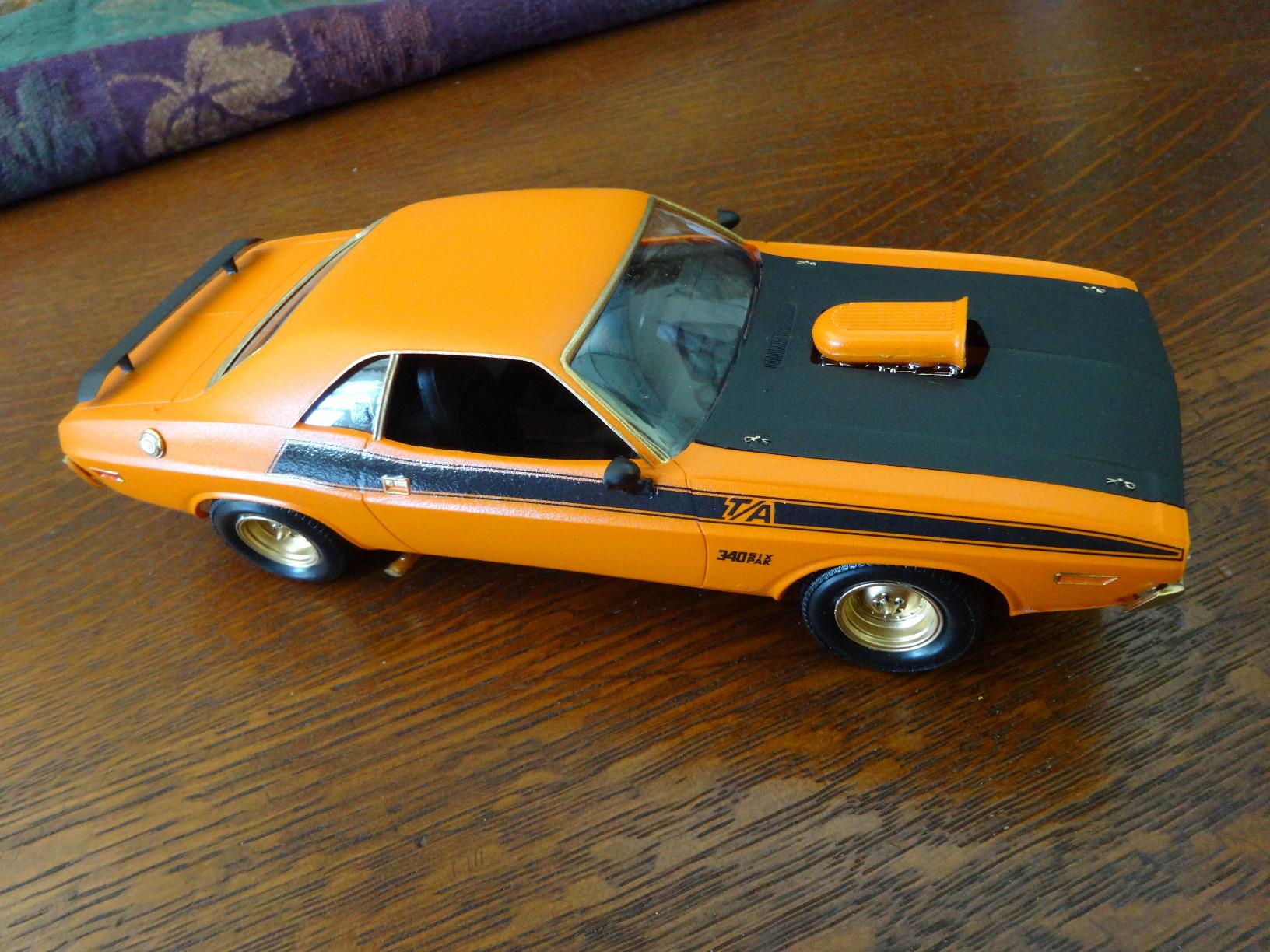 Revell 1970 Dodge Challenger 2N1 Plastic Car Model Building Kit 1:24 Scale customer photo 2