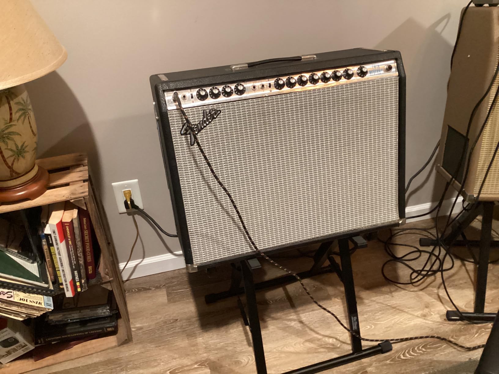 On-Stage RS7000 Tilt-Back Amp Stand (for Angling and Elevating Guitar Combo Amplifiers and Extension Speakers, Steel Construction, Up to 150LBs, Adjustable Height 17–24”, Portable, Folding, Black) customer photo 2
