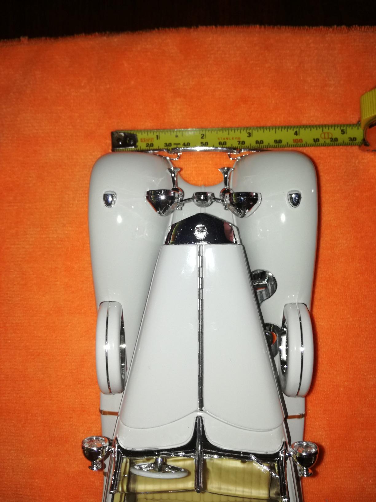 1936 Mercedes Benz 500 K Special Roadster White 1/18 Diecast Model Car by Maisto customer photo 1