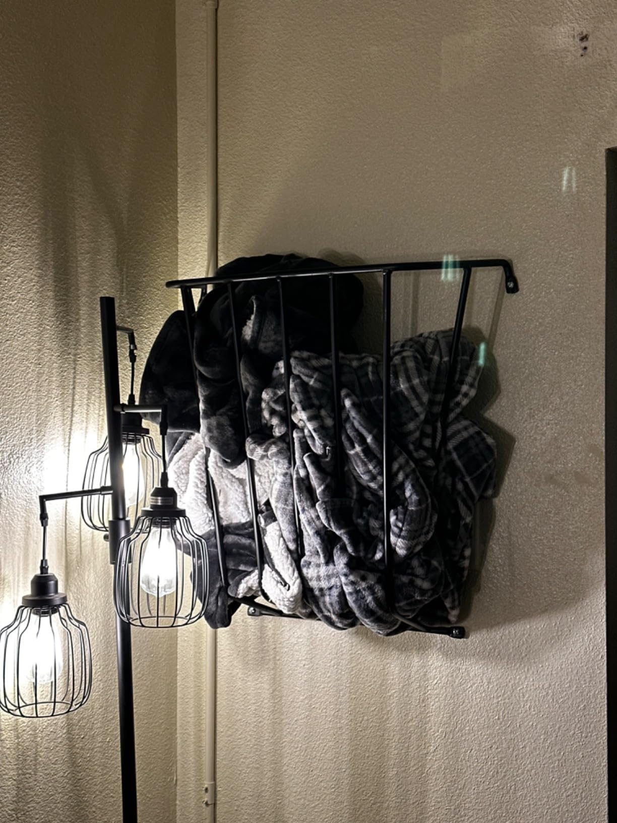Scenic Road Wall Hay Rack, 25