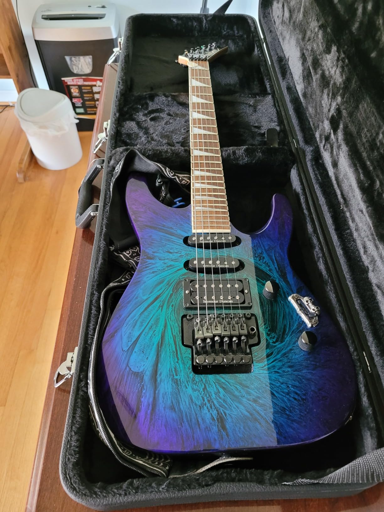 Gator Cases Hard-Shell Wood Case for Standard Electric Guitars, Fits Fender Strat/Tele Style (GWE-ELEC) customer photo 1