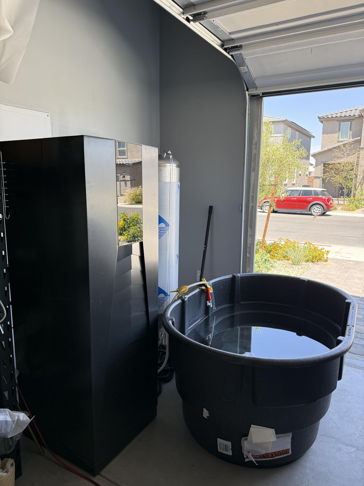 Rubbermaid Commercial Products Stock Tank, 50-Gallons, Structural Foam, Heavy Duty Container, for Livestock/Animal/Cattle Feed & Water, Outdoor Homemade Pool/Hot Tub/Bathtub, & Pet Cleaning/Dog Wash customer photo 1