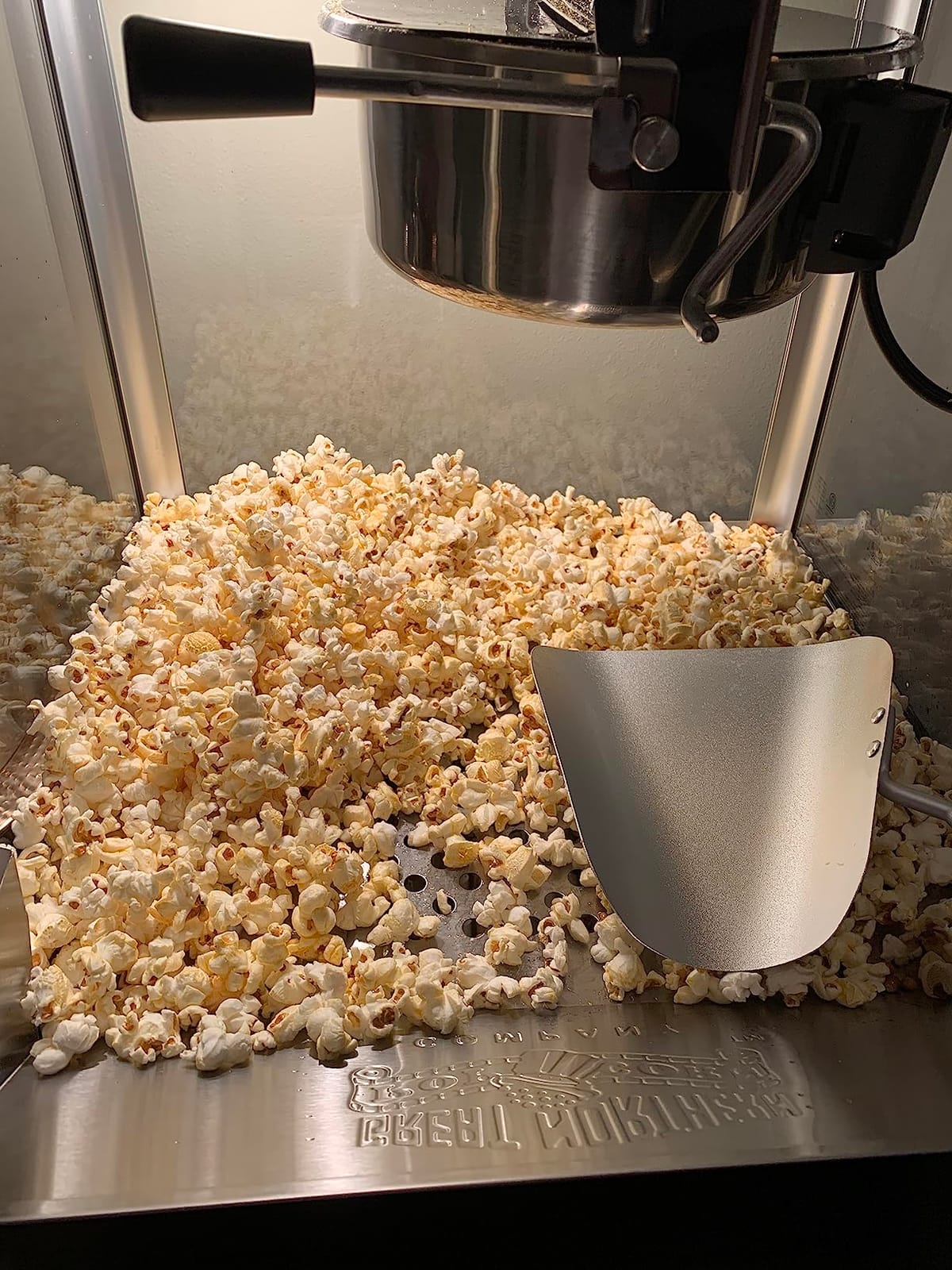Great Northern Popcorn Company Black Bar Style Lincoln 8 Ounce Antique Popcorn Machine (Bar Style) (6015 Lincoln Top) customer photo 1