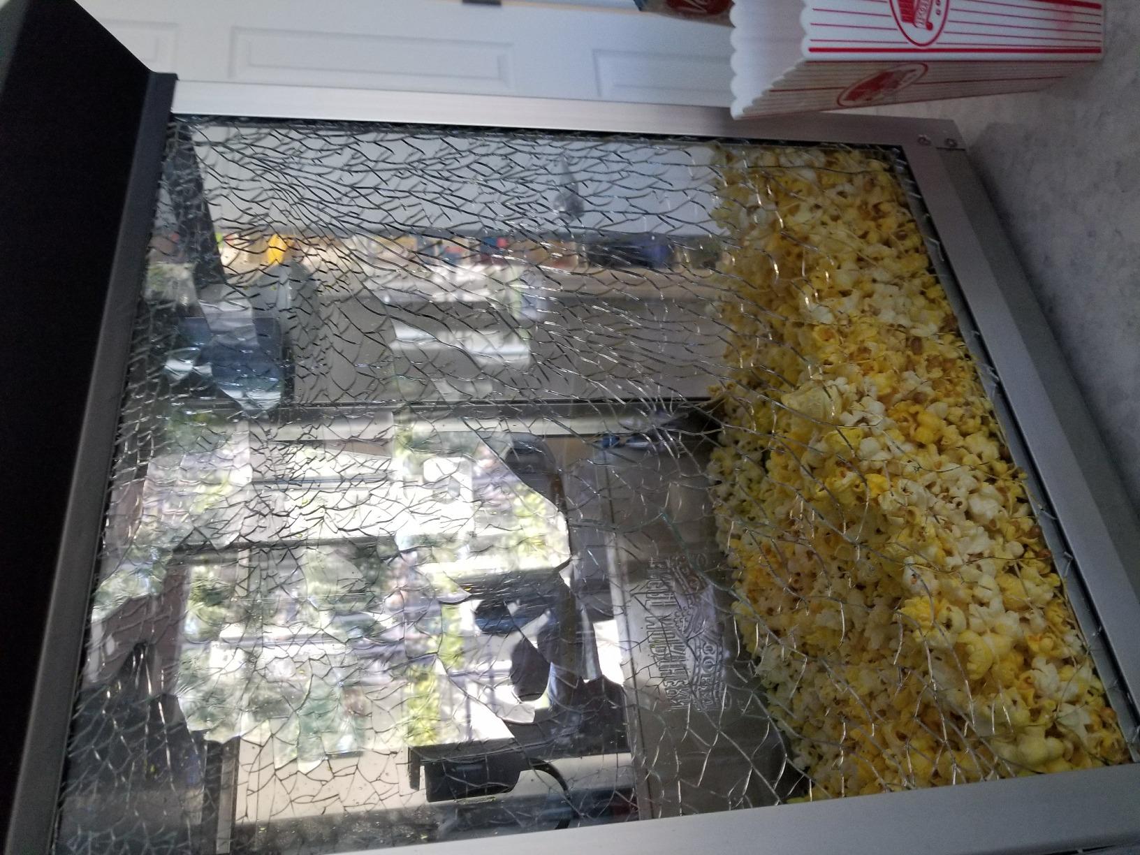 Great Northern Popcorn Company Black Bar Style Lincoln 8 Ounce Antique Popcorn Machine (Bar Style) (6015 Lincoln Top) customer photo 2