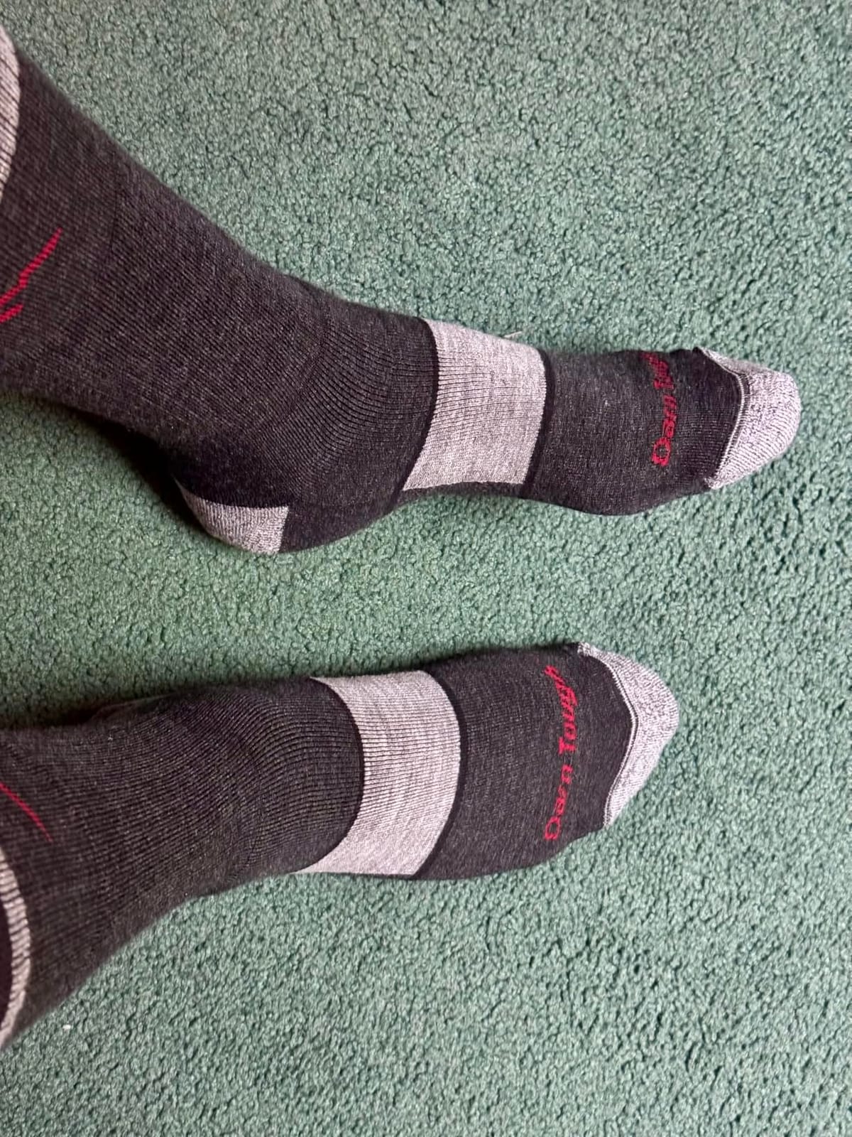 Darn Tough Vermont Men's Hiker Boot Midweight Full Cushion Socks (1405) customer photo 2