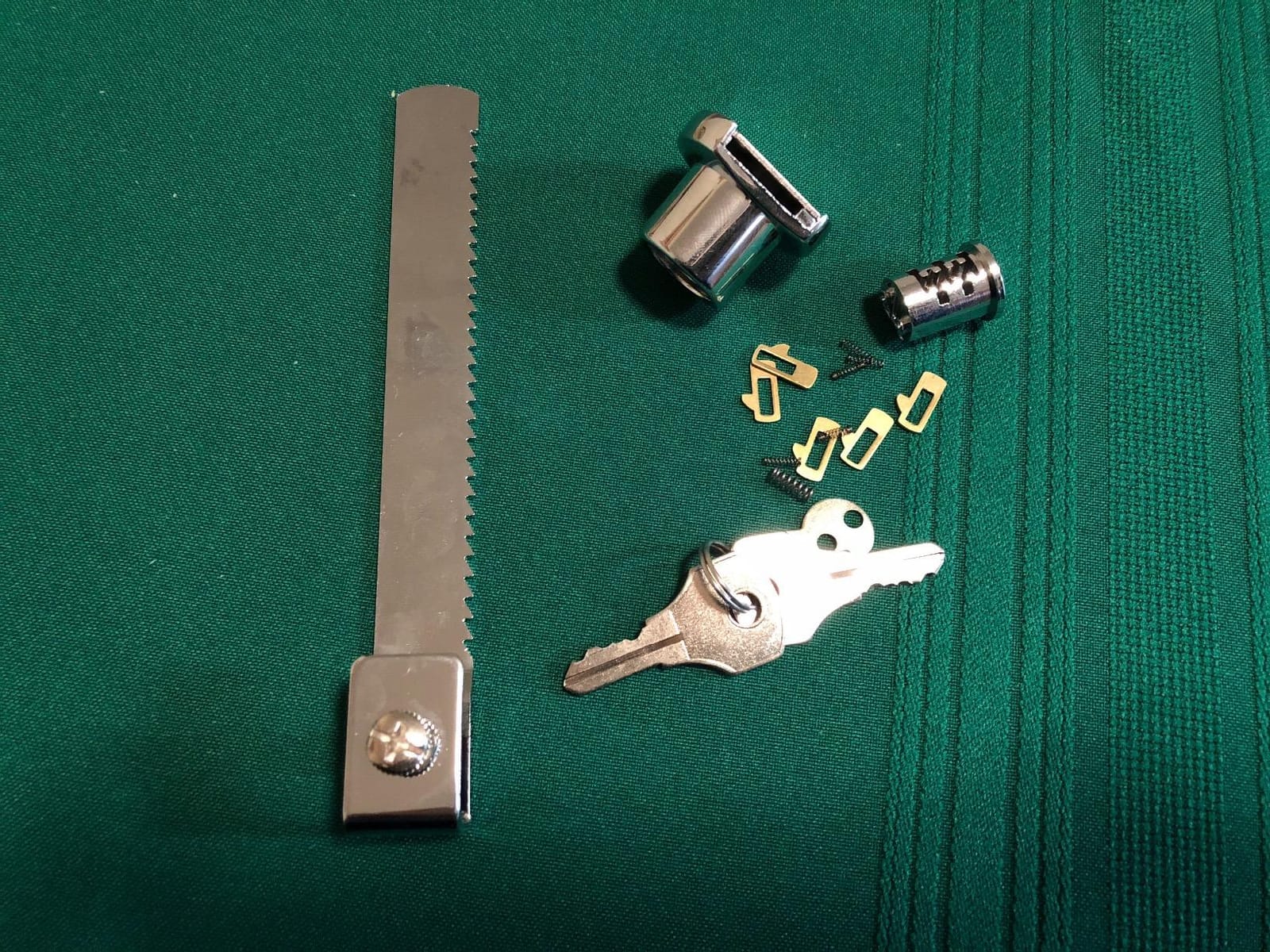 Prime-Line U 9949 Showcase Window Key Lock, 9/16 In. x 5-1/2 In., Steel, Chrome Plated, Fits 5/16 In. Glass (Single Pack) customer photo 2