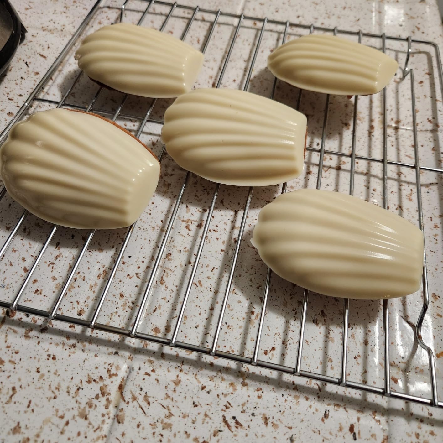 Chicago Metallic Professional 12-Cup Non-Stick Madeleine Pan, 15.75-Inch-by-7.75-Inch customer photo 1