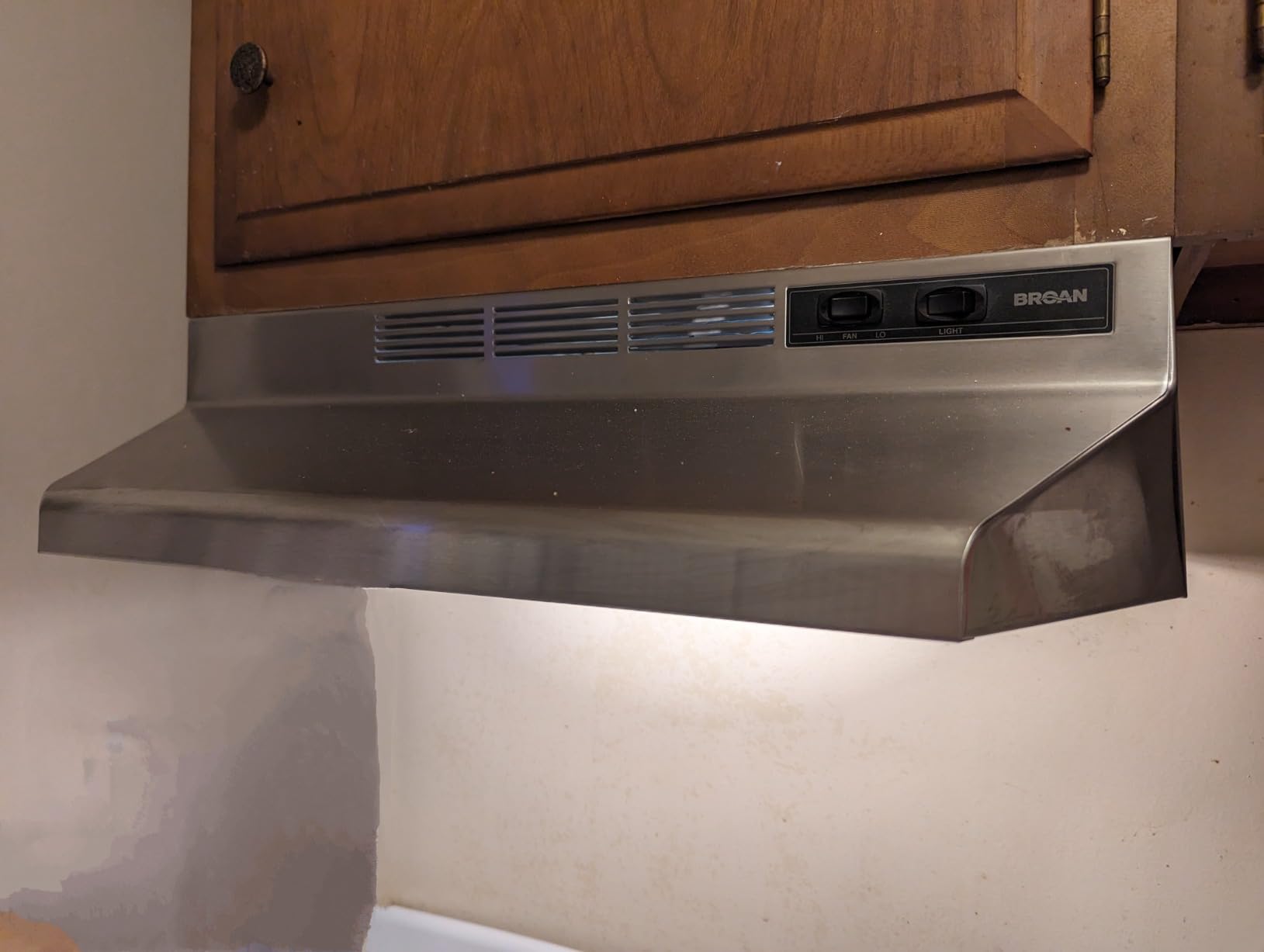 Broan-NuTone F402423 Exhaust Fan for Under Cabinet Two-Speed Four-Way Convertible Range Hood Insert with Light, 24-Inch, Black customer photo 2