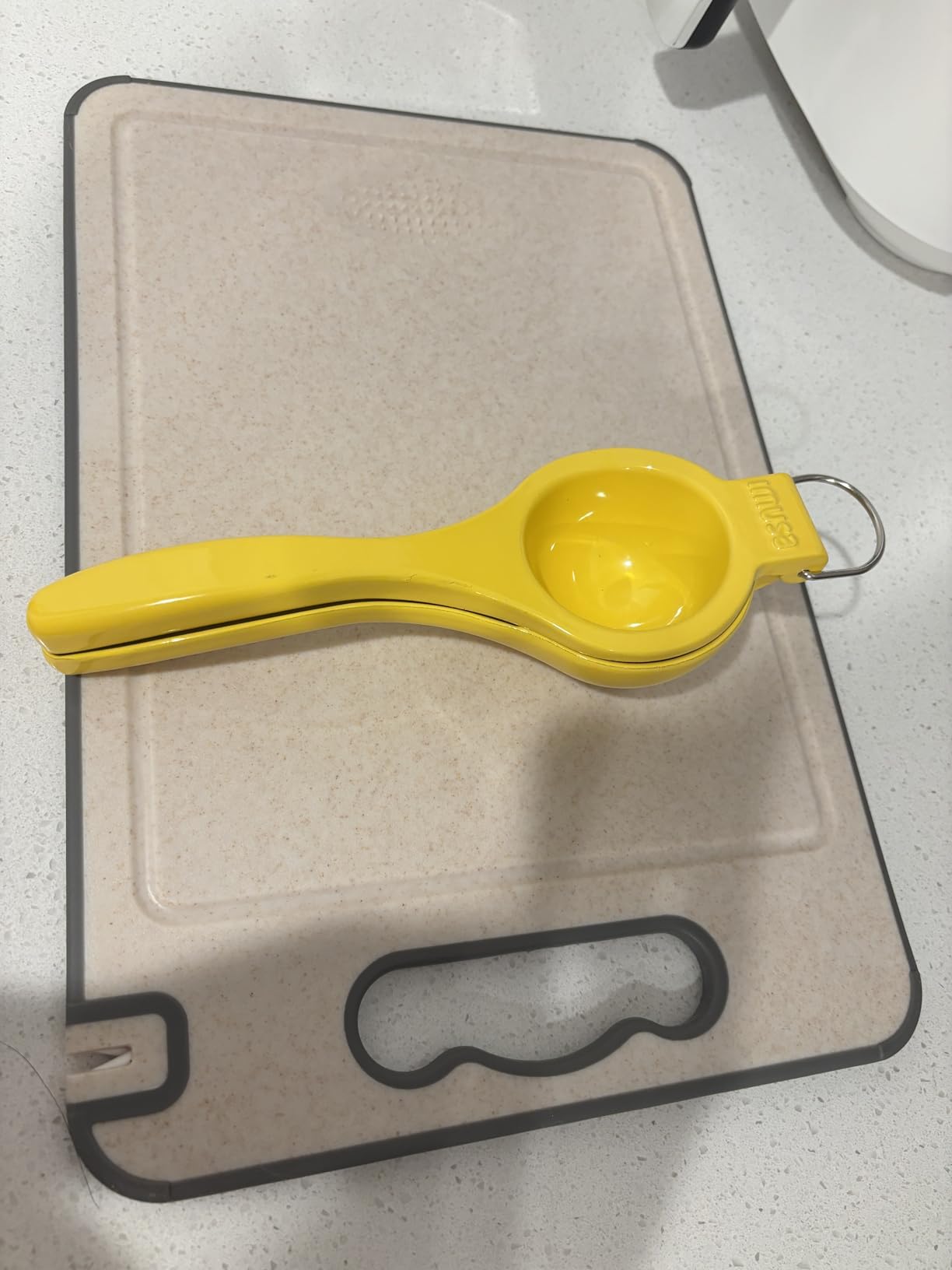 IMUSA Lemon or Lime Manual Squeezer, Citrus Juicer for Max Extraction, Green customer photo 2