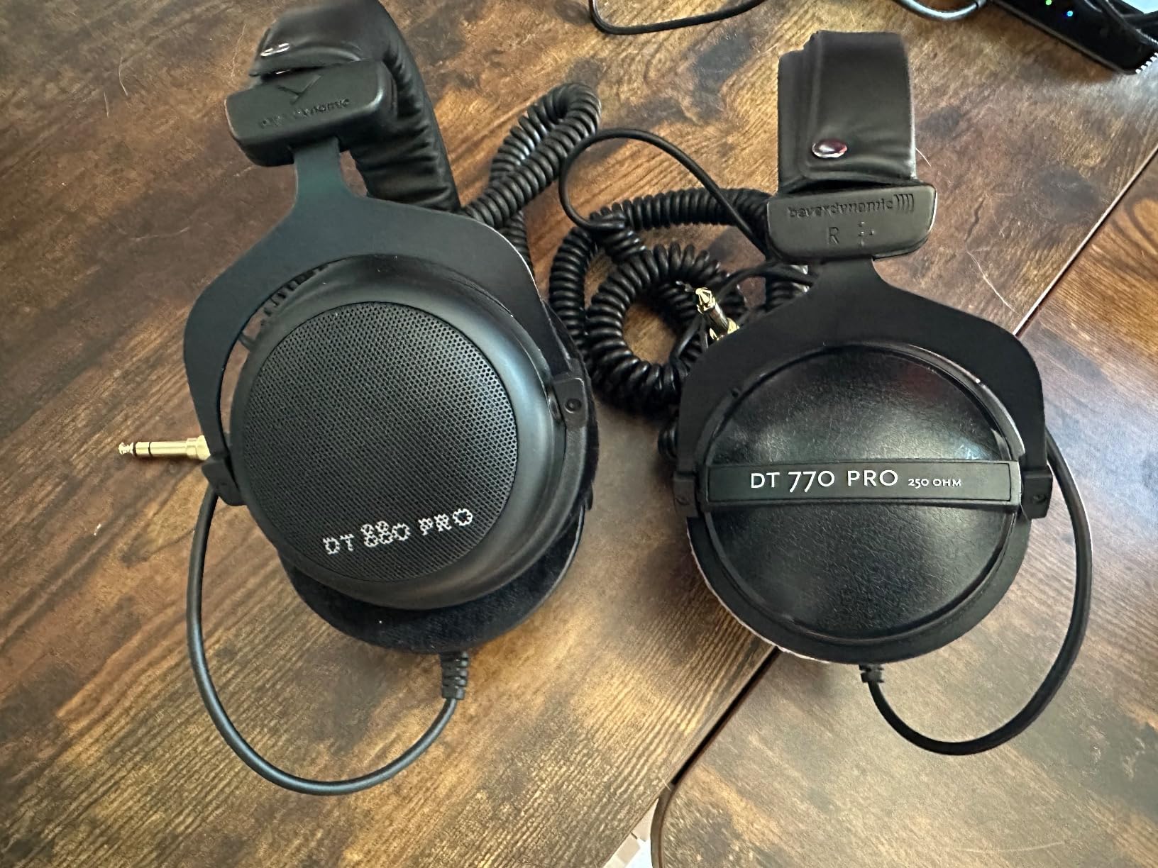 beyerdynamic DT 880 Pro (250 Ohm), Semi-Open Studio Headphones, Silver customer photo 1